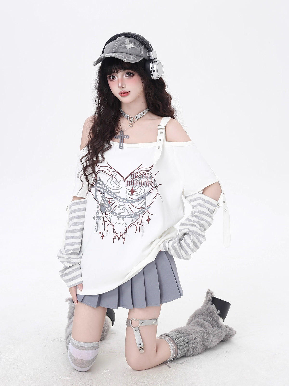 Rebellious yet romantic, this top combines a flattering off-shoulder cut with edgy stripe拼接 and subtle heart motifs. The lightweight fabric and relaxed silhouette offer effortless comfort, while the monochrome palette adds versatility. Perfect for layering or standing alone, it embodies soft defiance.