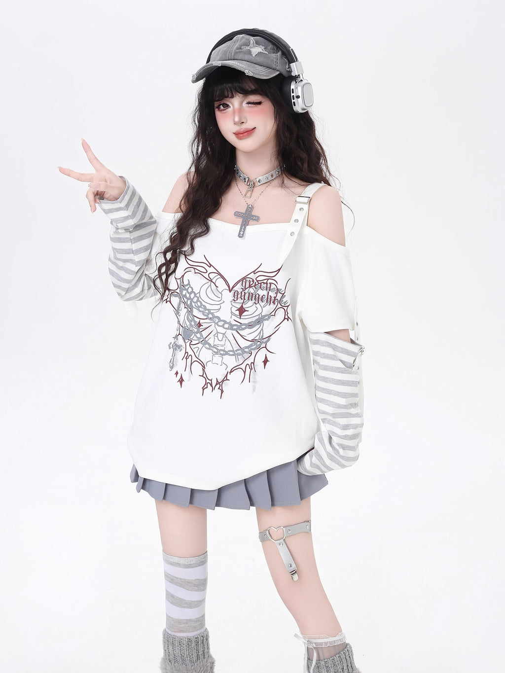 Rebellious yet romantic, this top combines a flattering off-shoulder cut with edgy stripe拼接 and subtle heart motifs. The lightweight fabric and relaxed silhouette offer effortless comfort, while the monochrome palette adds versatility. Perfect for layering or standing alone, it embodies soft defiance.