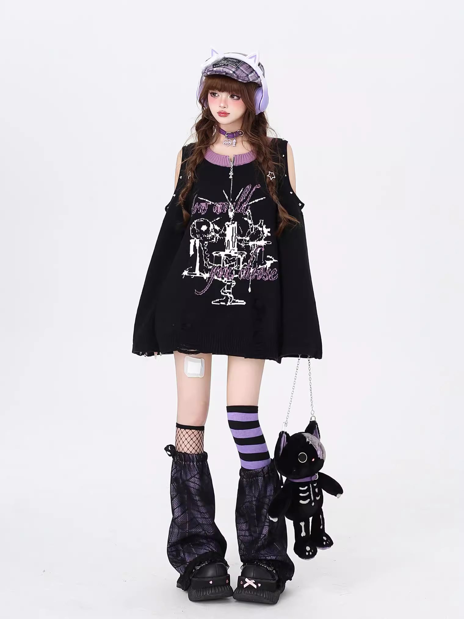 Embrace your inner anti-hero with this edgy, drop-shoulder sweater. Featuring rebellious punk-inspired details and a stark black-and-white palette, it’s designed for those who defy conventions. Soft yet bold, it’s the perfect piece to channel dark romanticism and effortless cool during crisp Winter days.