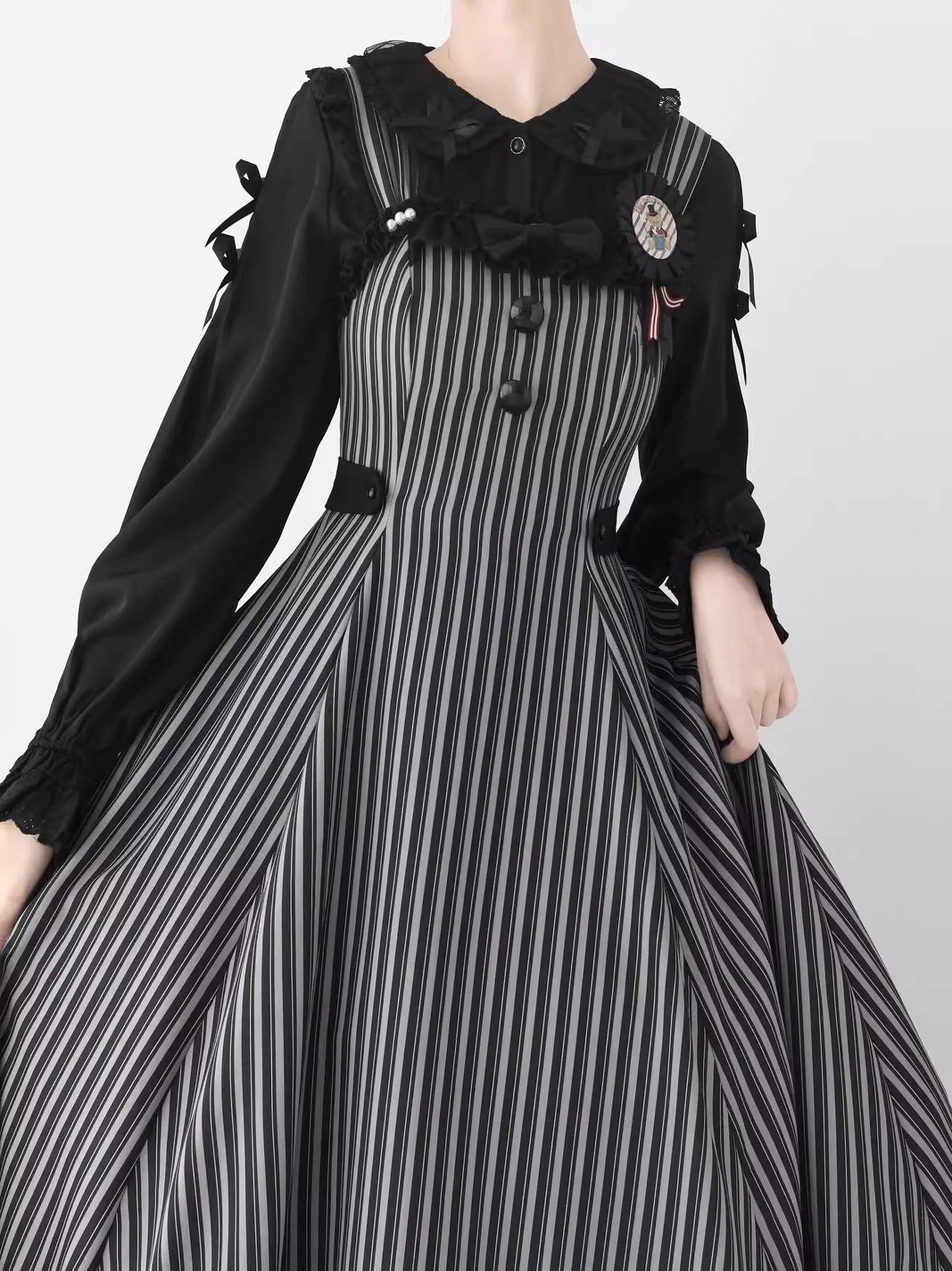 This exquisite Lolita blouse showcases a heavily detailed Peter Pan collar with intricate lace and embroidery. Rendered in vibrant red, pure white, and classic black, its long sleeves and tailored fit offer a perfect balance of sweetness and sophistication. The luxurious craftsmanship makes it ideal for creating striking coordinations, blending doll-like charm with elegant versatility for both daily wear and special occasions.