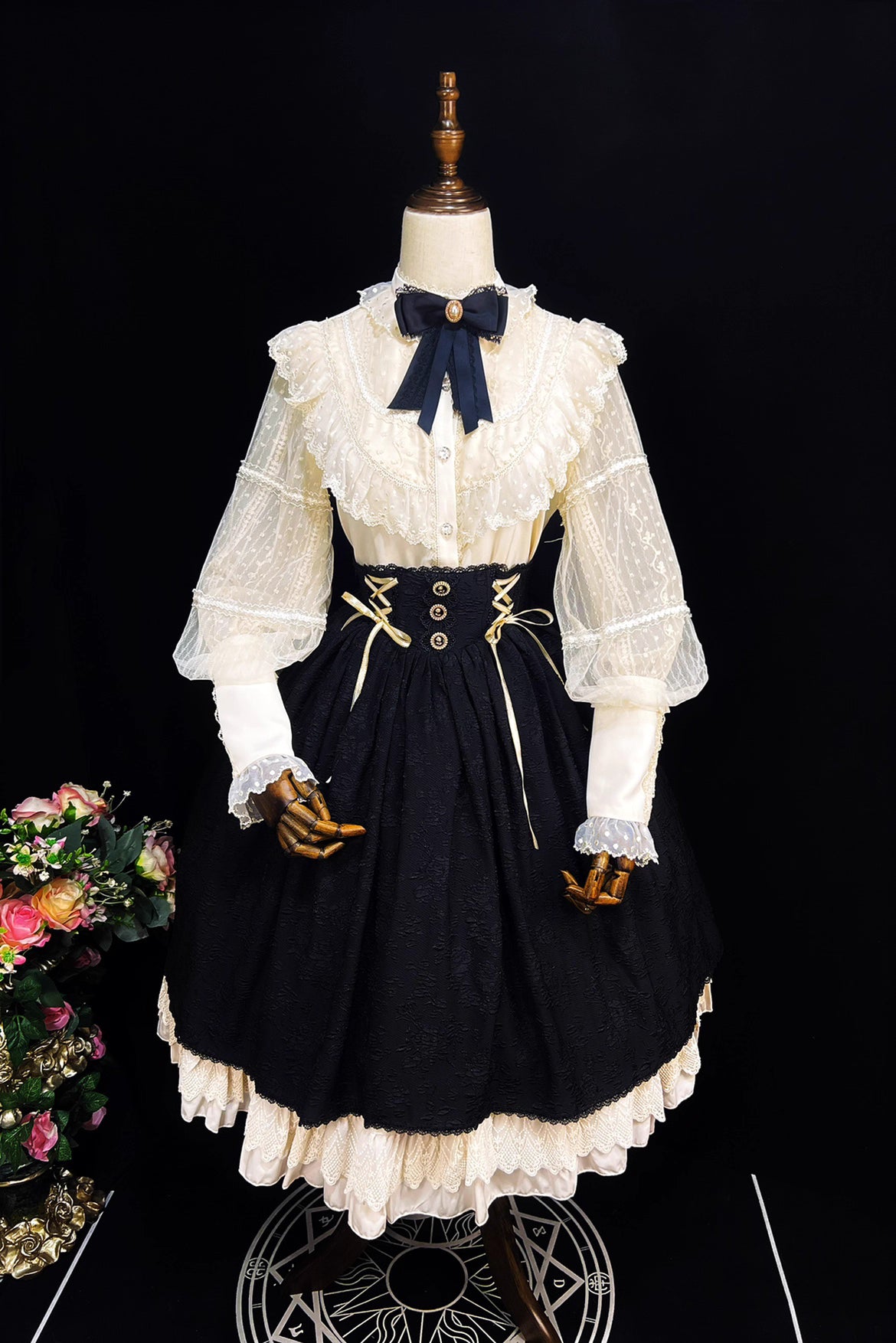 Design Concept:
This Lolita blouse features a refined stand collar and vintage CLA-inspired court style, combining elegance with classic Lolita charm. Available in Beige, Black, and White, it adds a sophisticated touch to any Lolita outfit. Perfect as a layering piece under jumpers or dresses, or worn on its own for daily wear and tea parties.