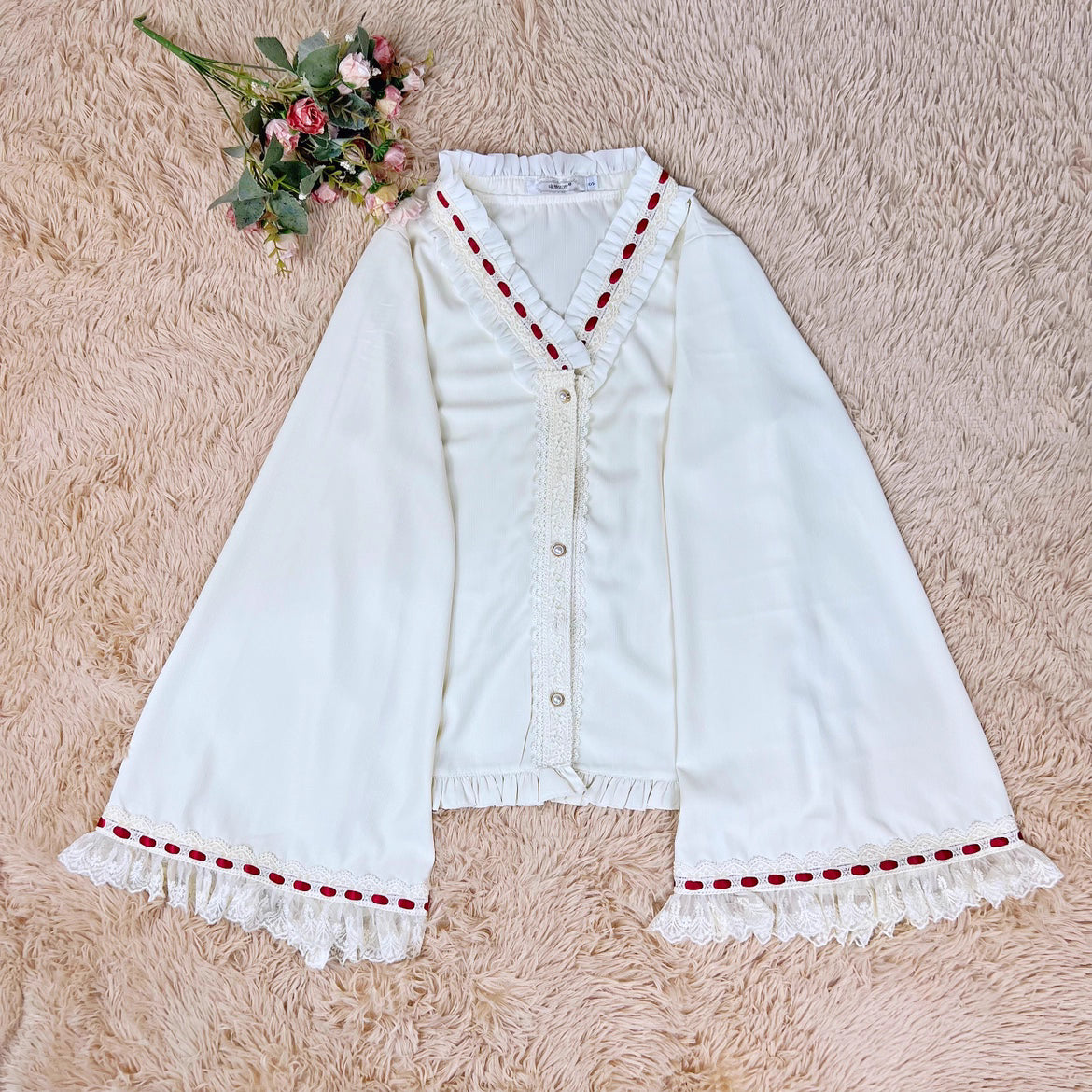Design Concept:
This Lolita blouse blends retro elegance with a touch of Eastern inspiration. Crafted in soft apricot and pure white tones, it features a graceful V-neckline adorned with delicate striped patterns. The flared princess sleeves add a dramatic yet refined silhouette, perfect for layering under JSKs or wearing as a standalone statement piece. Lightweight chiffon fabric ensures breathability and comfort, making it ideal for daily wear or casual tea party gatherings.