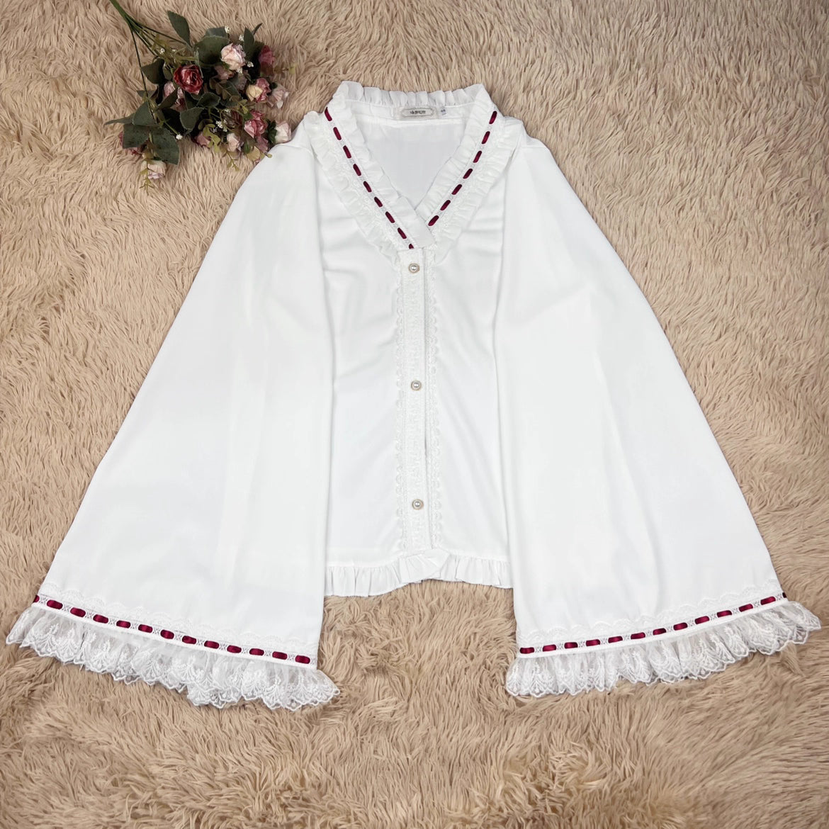 Design Concept:
This Lolita blouse blends retro elegance with a touch of Eastern inspiration. Crafted in soft apricot and pure white tones, it features a graceful V-neckline adorned with delicate striped patterns. The flared princess sleeves add a dramatic yet refined silhouette, perfect for layering under JSKs or wearing as a standalone statement piece. Lightweight chiffon fabric ensures breathability and comfort, making it ideal for daily wear or casual tea party gatherings.