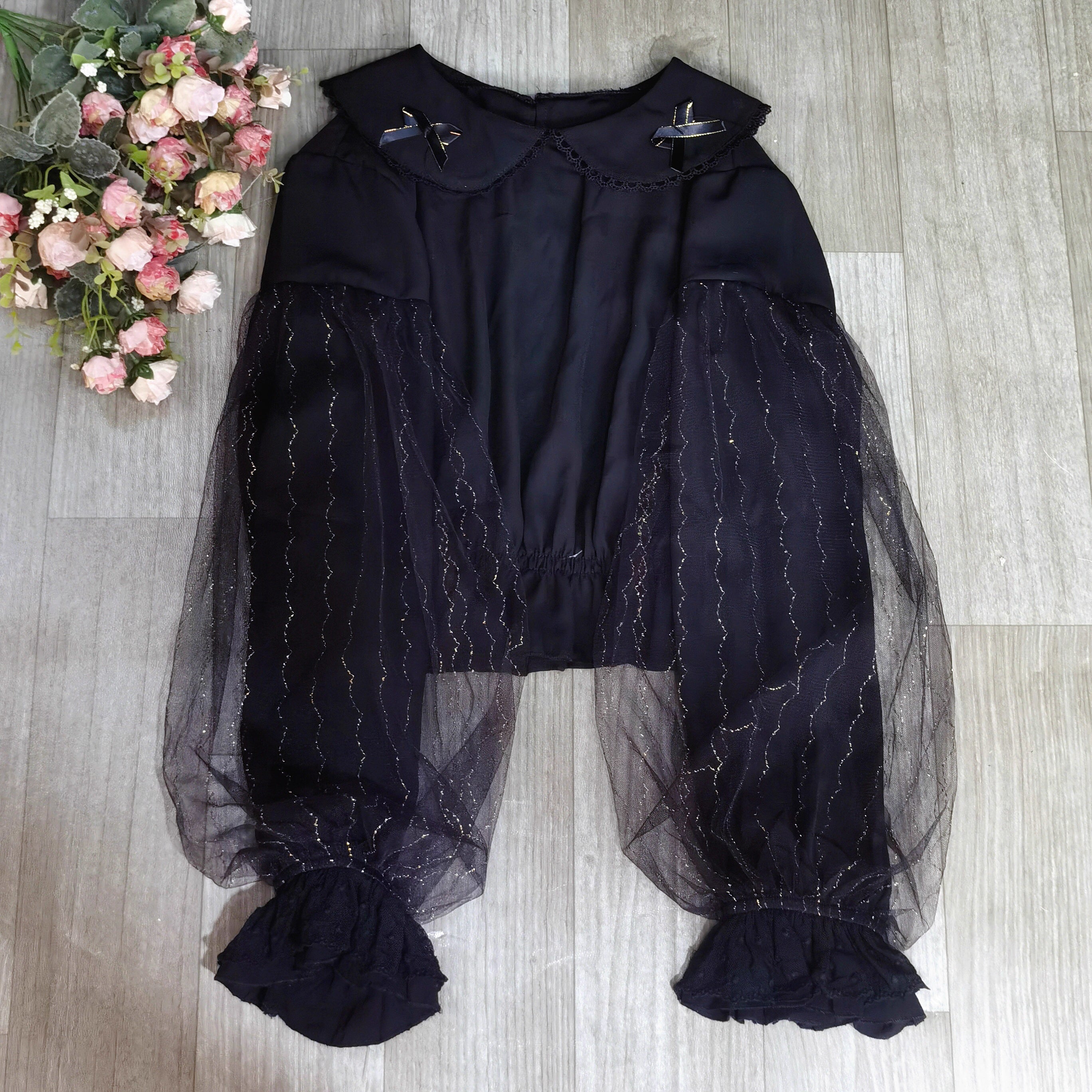 Design Concept:
This Lolita blouse features a delicate doll collar and a cropped, short silhouette, designed as a versatile inner layer for JSKs and other Lolita outfits. The soft chiffon fabric adds a gentle drape and elegant touch, making it suitable for layering or wearing on its own. Available in White and Black, it complements both sweet and Gothic Lolita styles.