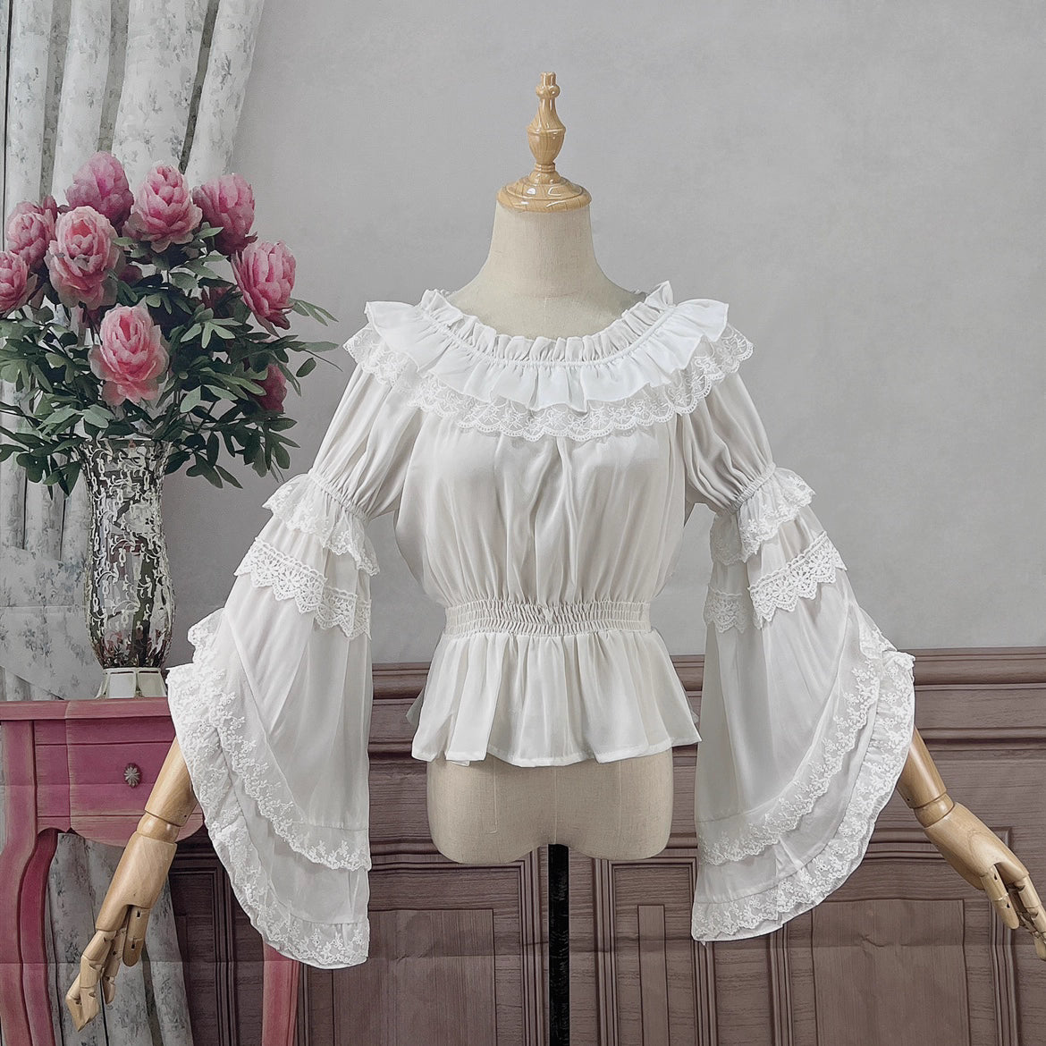 Design Concept:
This Lolita chiffon blouse brings a graceful and romantic aesthetic with its elastic neckline and off-shoulder design. The flowing silhouette enhances the charm of Lolita coordinates, while the gorgeous detailing adds a touch of elegance. Available in White and Black, it offers both a fresh, pure option and a dramatic, Gothic-inspired alternative.