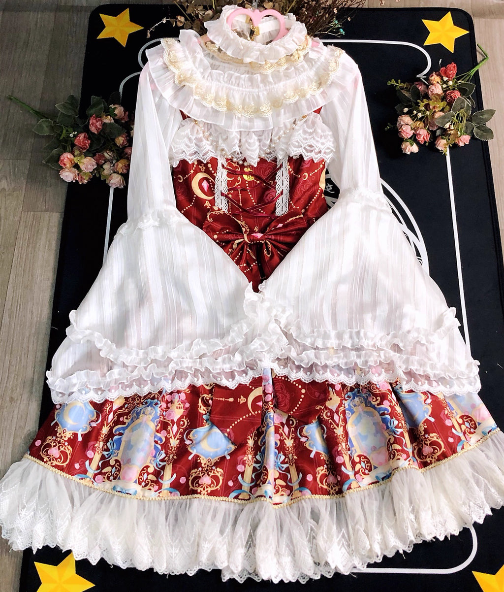 Design Concept:
This Lolita blouse features delicate gold-trimmed stripes on semi-sheer chiffon, creating a refined and elegant inner layer. The lightweight and slightly transparent design adds a luxurious touch while allowing versatile styling as a base layer for JSKs or skirts. Perfect for tea parties, daily outings, or seasonal events.
