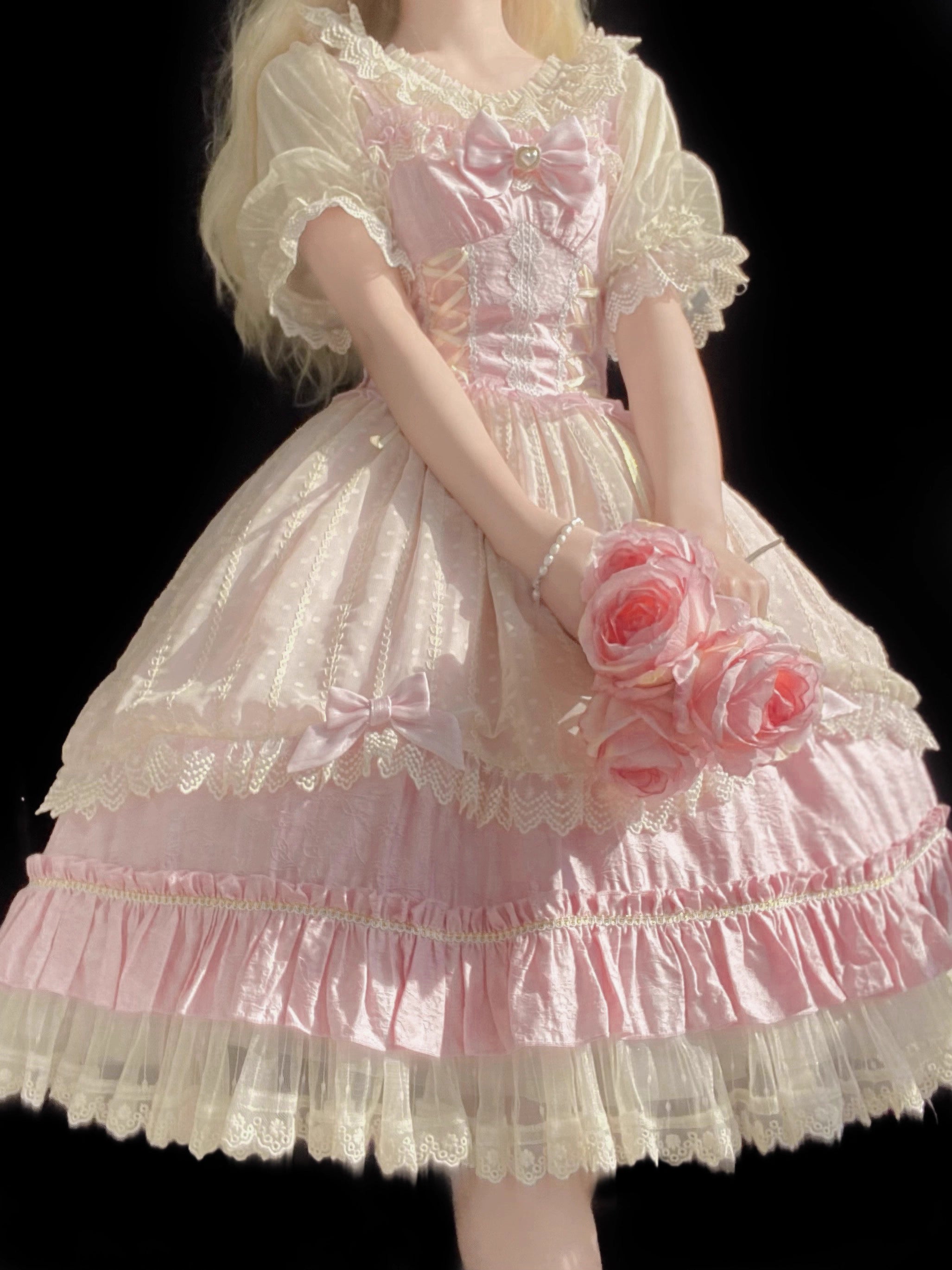 Design Concept:
This Lolita blouse features a slim-fit silhouette with a soft elastic neckline and round collar, combining elegance with everyday wearability. The short sleeves and cropped length highlight a youthful charm while maintaining a refined Lolita aesthetic. Available in White and Apricot, it offers versatile styling options for different moods and outfits.