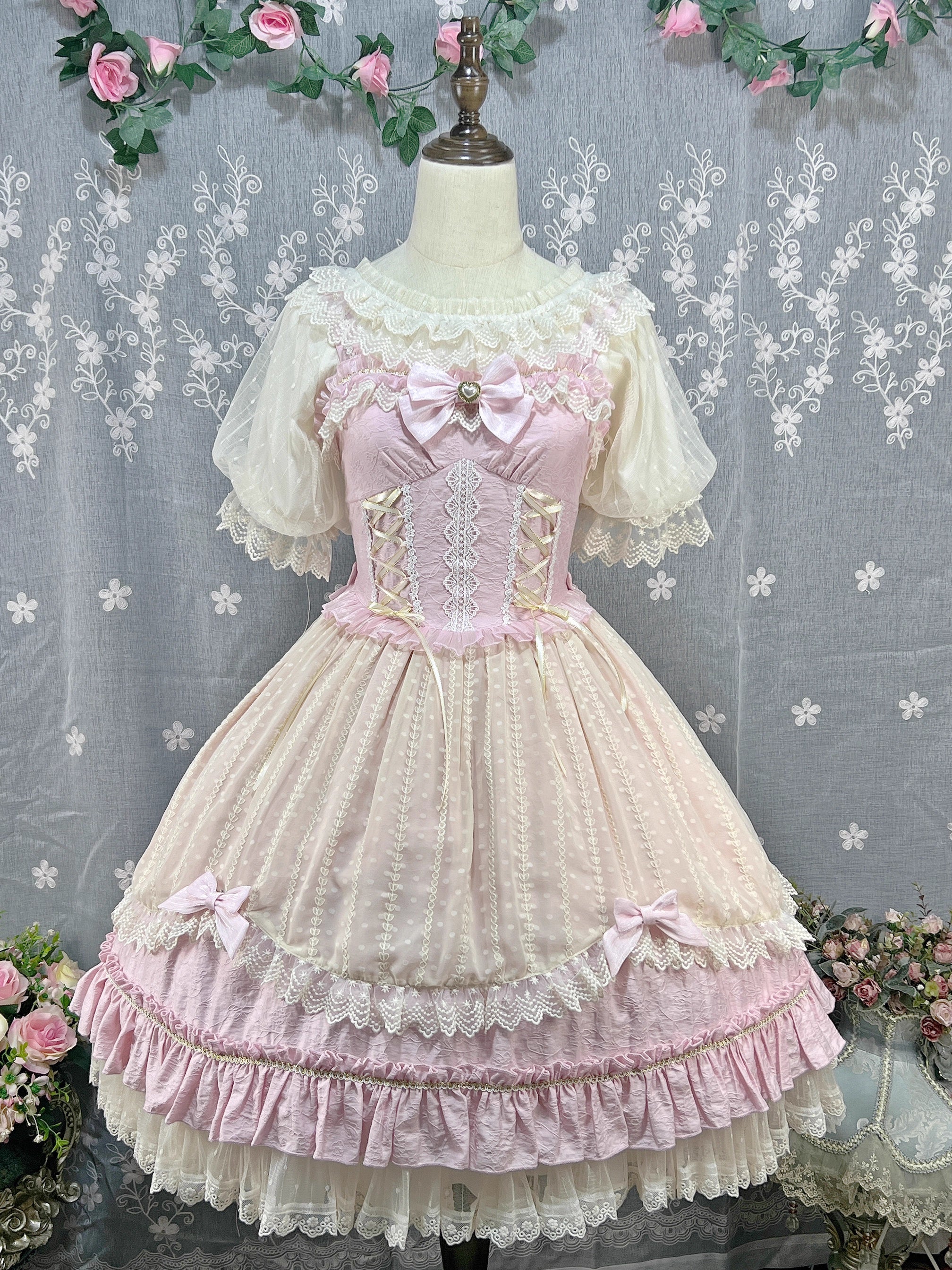 Design Concept:
This Lolita blouse features a slim-fit silhouette with a soft elastic neckline and round collar, combining elegance with everyday wearability. The short sleeves and cropped length highlight a youthful charm while maintaining a refined Lolita aesthetic. Available in White and Apricot, it offers versatile styling options for different moods and outfits.