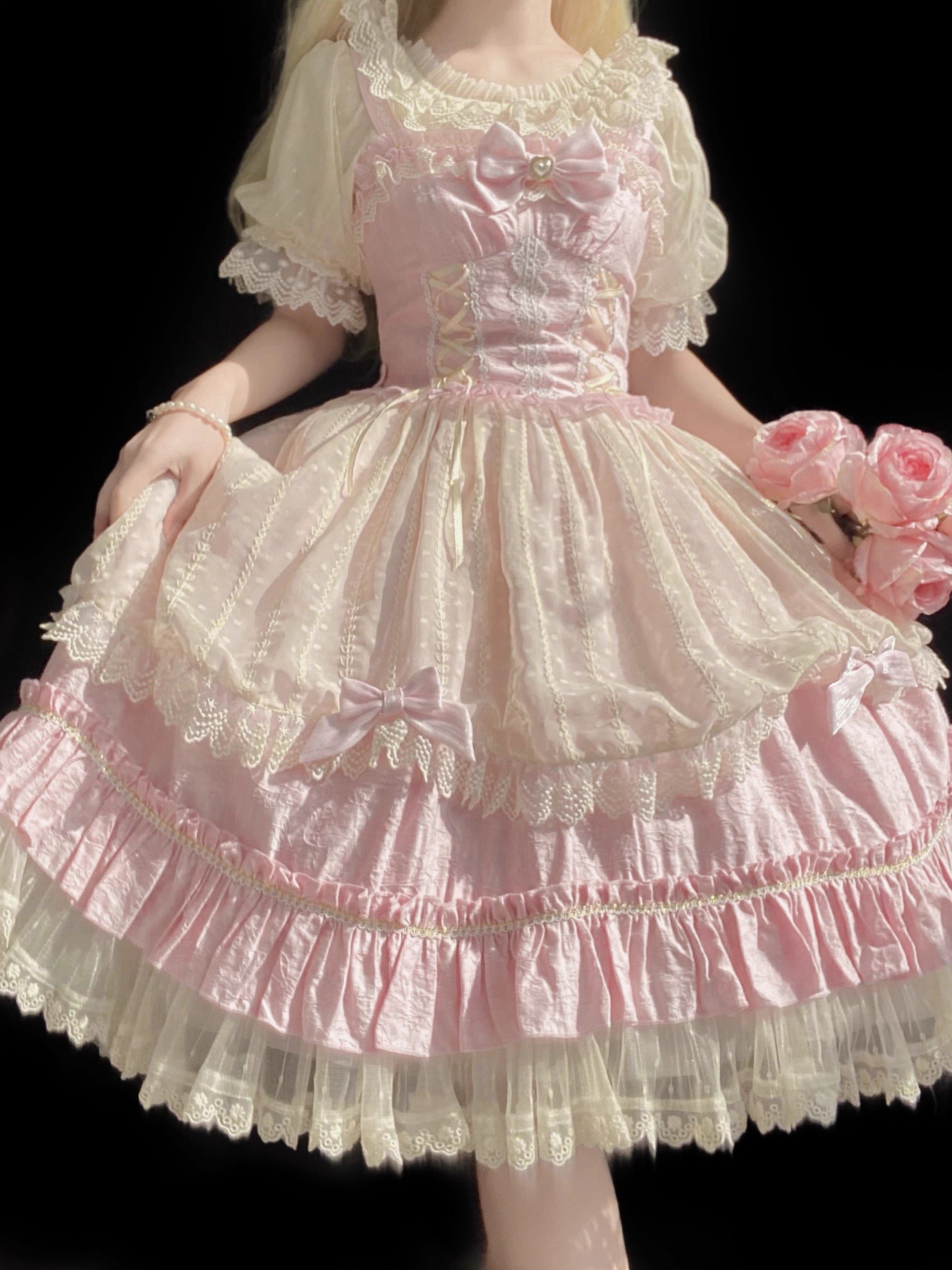 Design Concept:
This Lolita blouse features a slim-fit silhouette with a soft elastic neckline and round collar, combining elegance with everyday wearability. The short sleeves and cropped length highlight a youthful charm while maintaining a refined Lolita aesthetic. Available in White and Apricot, it offers versatile styling options for different moods and outfits.