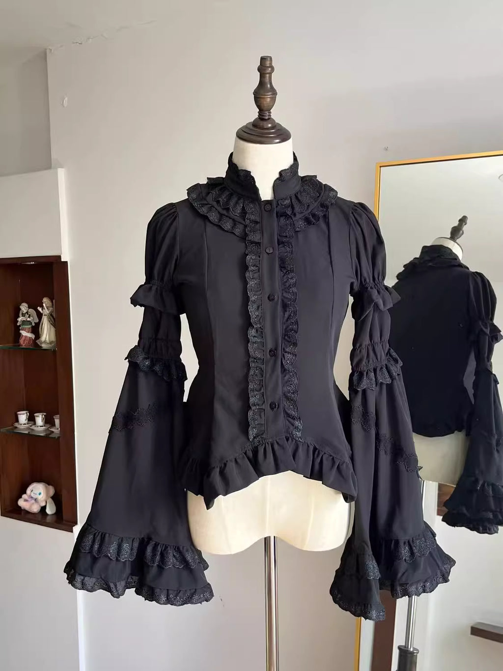 Design Concept:
This Gothic Lolita blouse features a lightweight, soft fabric with vintage-style lantern sleeves and a slim, prince-inspired silhouette. Offered in both black and white, it can be effortlessly styled with various Lolita skirts or layered under outerwear. Combining elegance with comfort, it’s ideal for everyday wear, themed tea parties, or cosplay events.