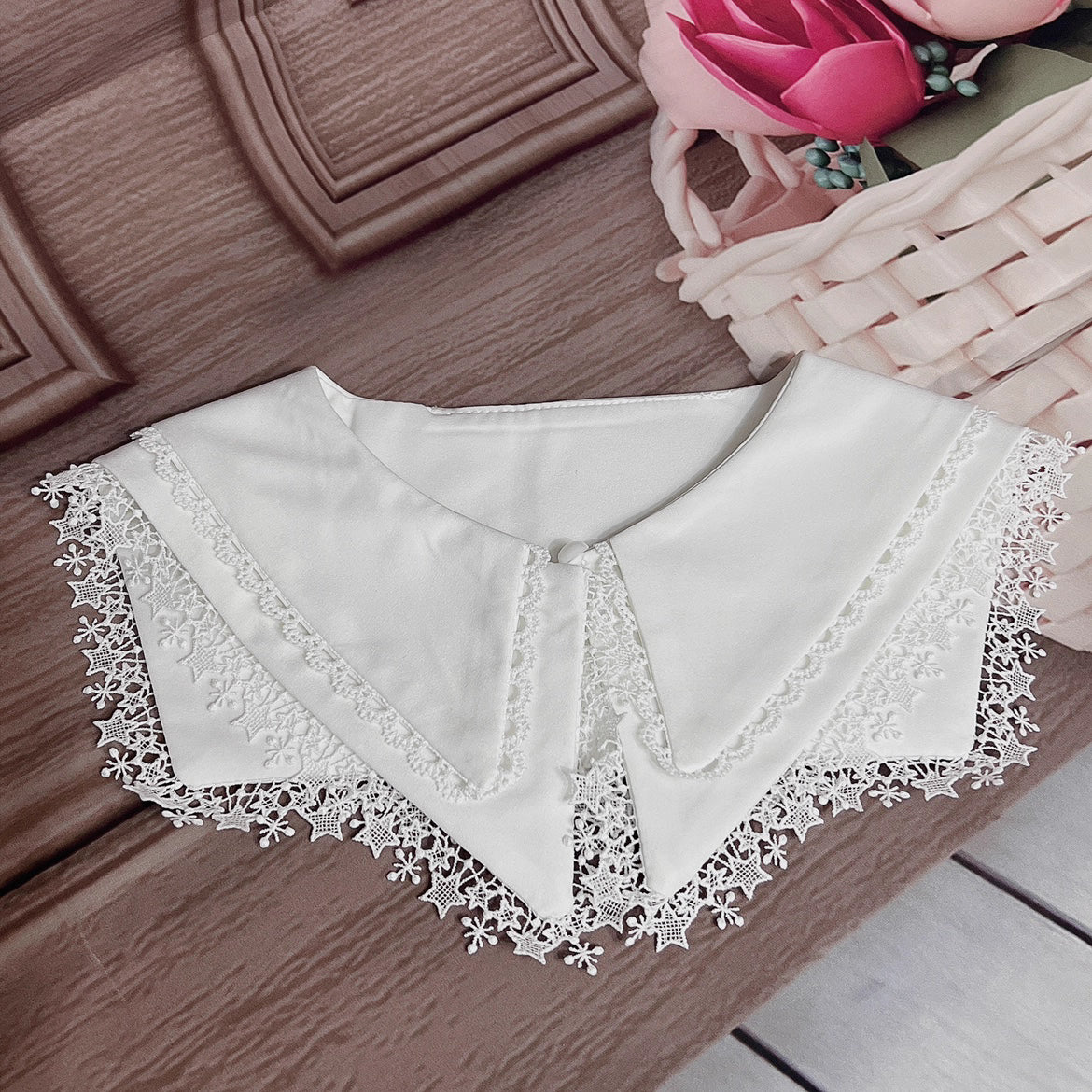 Design Concept:
This Lolita blouse features detachable doll collars and graceful lantern sleeves, blending sweetness with elegance. Available in ivory white and classic black, the design highlights a refined silhouette that pairs beautifully with JSKs or skirts. The removable collar adds versatility, allowing for different styling options, while the soft chiffon texture ensures comfort for both daily wear and tea party gatherings. A perfect balance of practicality and charm for spring and autumn outfits.