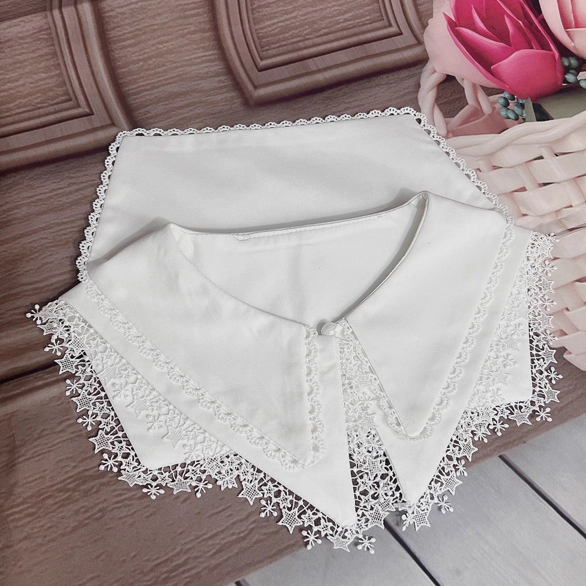 Design Concept:
This Lolita blouse features detachable doll collars and graceful lantern sleeves, blending sweetness with elegance. Available in ivory white and classic black, the design highlights a refined silhouette that pairs beautifully with JSKs or skirts. The removable collar adds versatility, allowing for different styling options, while the soft chiffon texture ensures comfort for both daily wear and tea party gatherings. A perfect balance of practicality and charm for spring and autumn outfits.