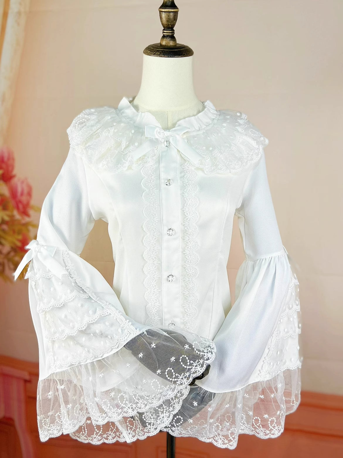 Design Concept:
This Lolita blouse in ivory white captures the elegance of vintage court style. Designed with delicate lace details and graceful flare princess sleeves, it creates a refined silhouette that enhances any Lolita outfit. The slim-fit tailoring complements JSKs and skirts, making it both functional and decorative as an inner layer. Crafted from soft chiffon for comfort, this blouse is perfect for daily wear or tea party occasions, blending luxury with timeless charm.