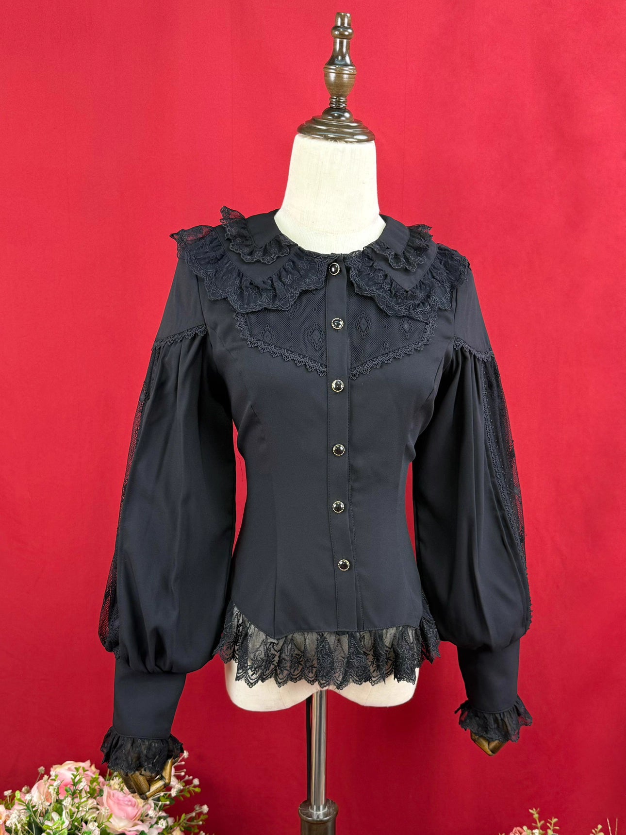 Design Concept:
This Lolita blouse features a delicate lace-trimmed doll collar and elegant leg-of-mutton sleeves, combining classic charm with a refined silhouette. The slim-fit design enhances the figure while maintaining a graceful Lolita aesthetic. Available in Ivory, Black, and Apricot, it provides versatile options to match various Lolita outfits.