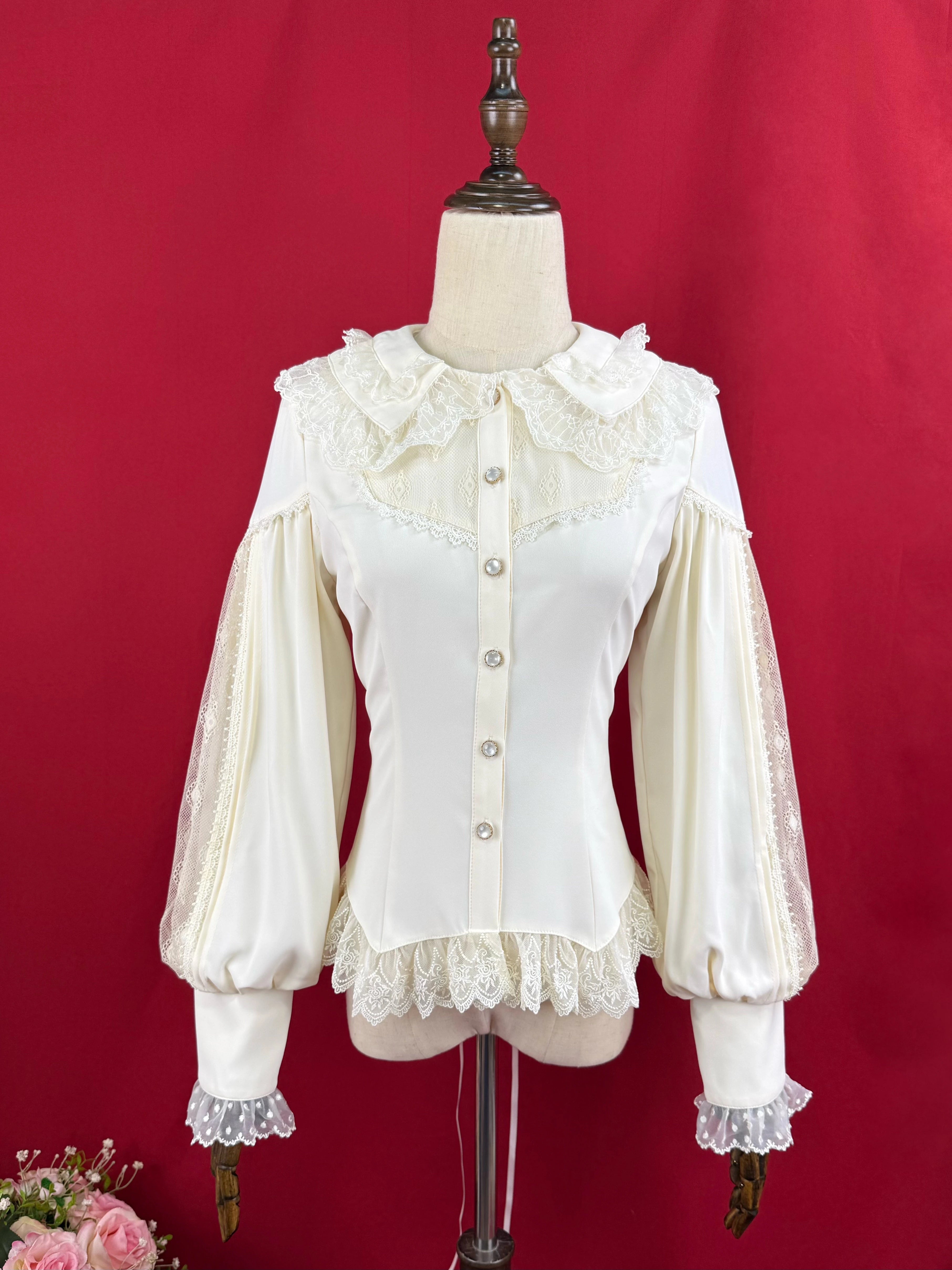 Design Concept:
This Lolita blouse features a delicate lace-trimmed doll collar and elegant leg-of-mutton sleeves, combining classic charm with a refined silhouette. The slim-fit design enhances the figure while maintaining a graceful Lolita aesthetic. Available in Ivory, Black, and Apricot, it provides versatile options to match various Lolita outfits.