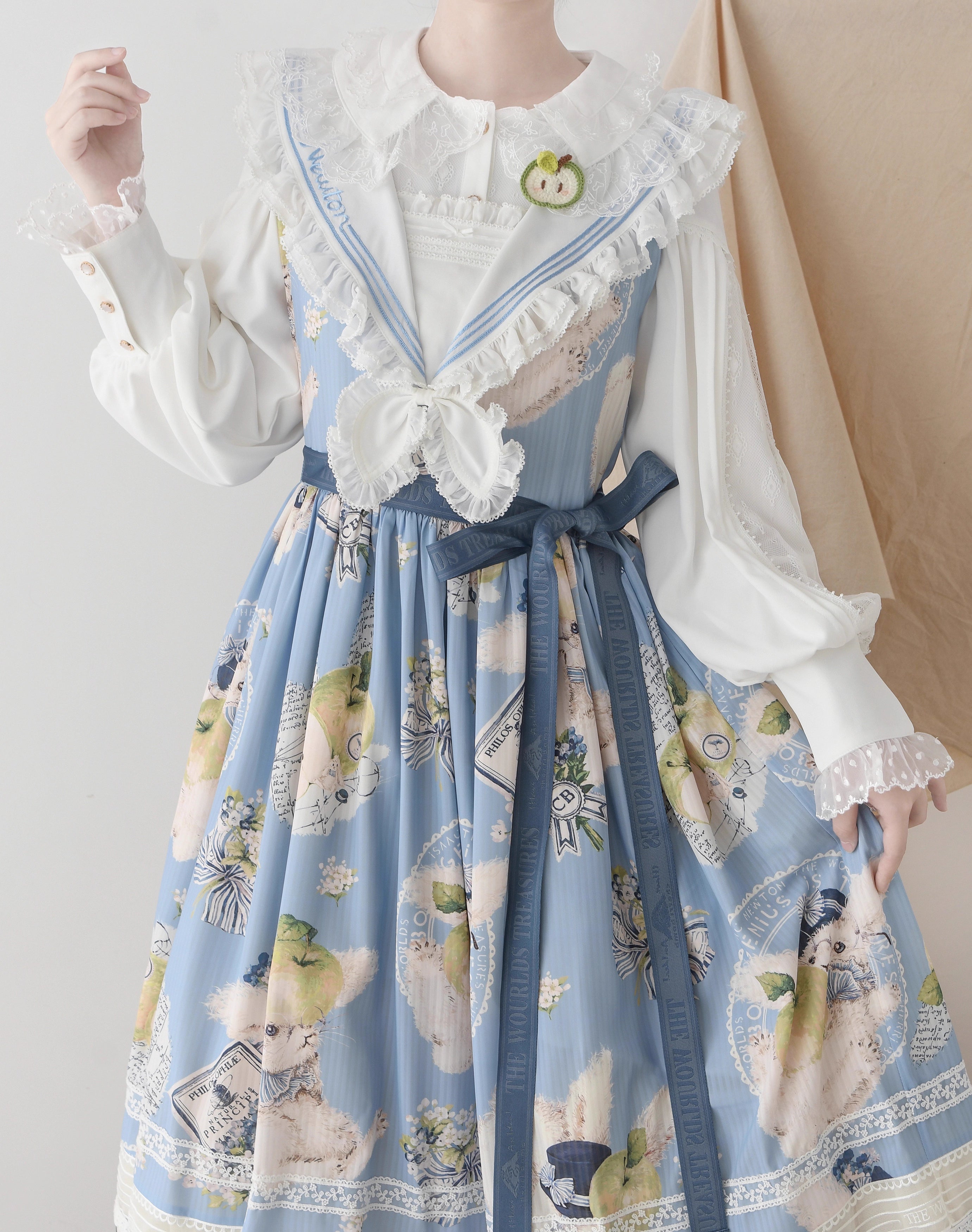 Design Concept:
This Lolita blouse features a delicate lace-trimmed doll collar and elegant leg-of-mutton sleeves, combining classic charm with a refined silhouette. The slim-fit design enhances the figure while maintaining a graceful Lolita aesthetic. Available in Ivory, Black, and Apricot, it provides versatile options to match various Lolita outfits.

