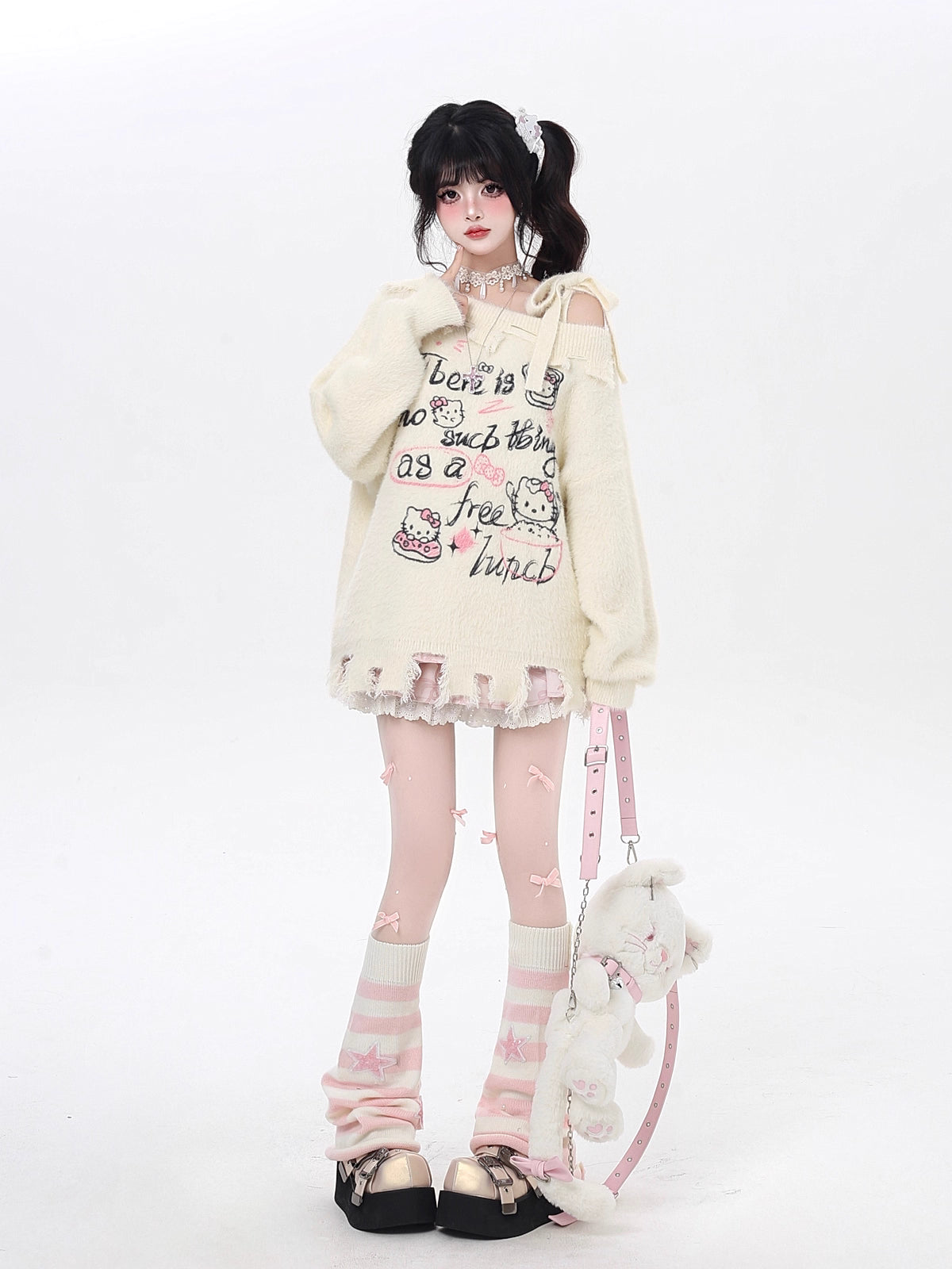 Design Concept:
The Lolita Blouses Light Blue Apricot Off-Shoulder Graffiti Soft Knit Faux Mink Sweater Autumn Winter Casual Top is crafted from a cozy faux mink knit fabric that feels soft and warm, perfect for the cooler autumn and winter seasons. Available in light blue and apricot, the sweet color palette brings a refreshing charm, while the off-shoulder design adds a playful and unique touch. The loose, relaxed fit paired with graffiti-inspired details creates a blend of casual comfort and chic style. 
