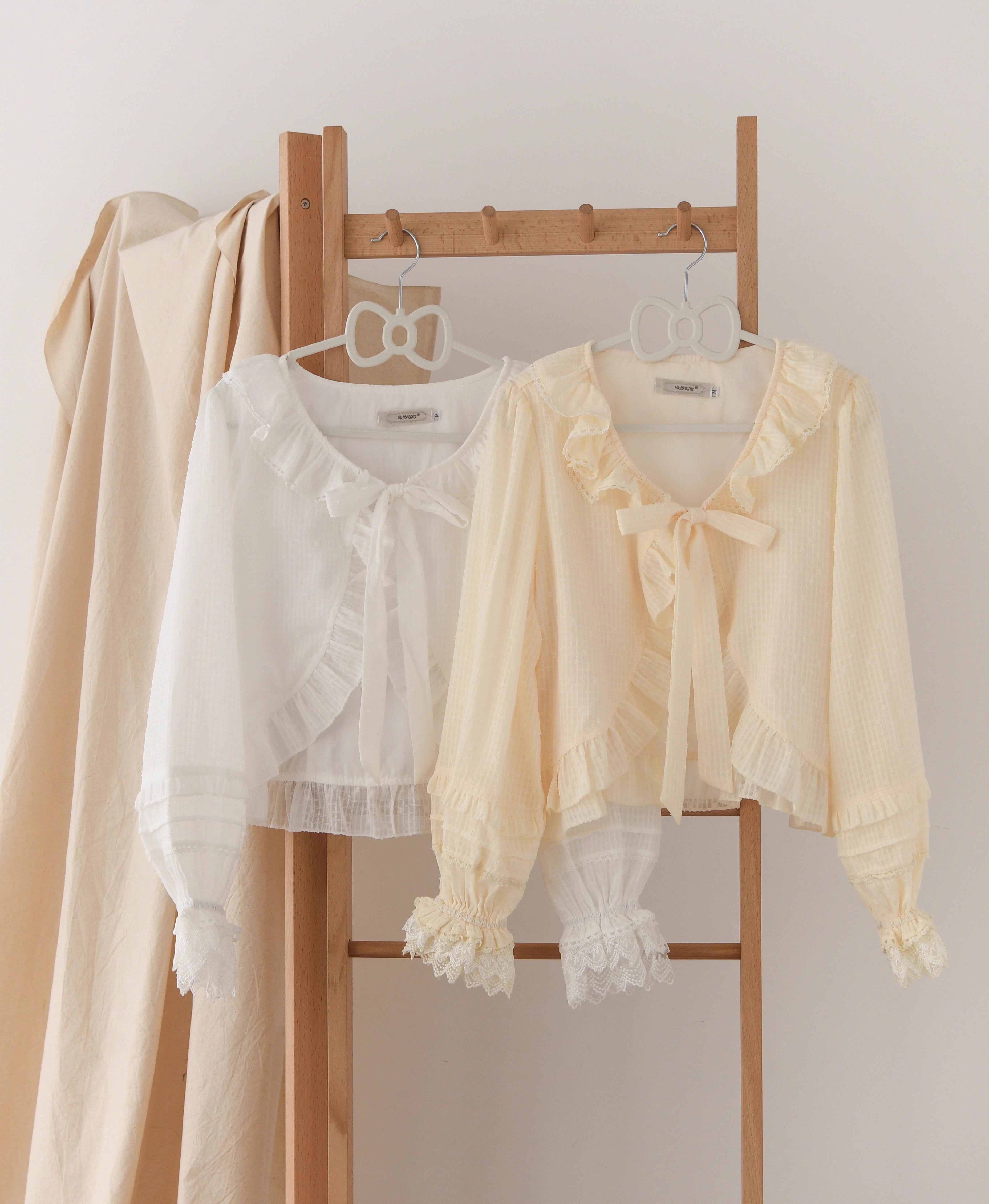 Design Concept:
This short Lolita outerwear cardigan is designed with a sweet and elegant touch, combining practicality with classic Lolita charm. The cropped silhouette highlights the waistline, while the long sleeves provide a delicate sun-protection function, making it a versatile piece for spring and summer. Available in Milky White and Apricot, the design brings a soft, feminine aura to any Lolita outfit.