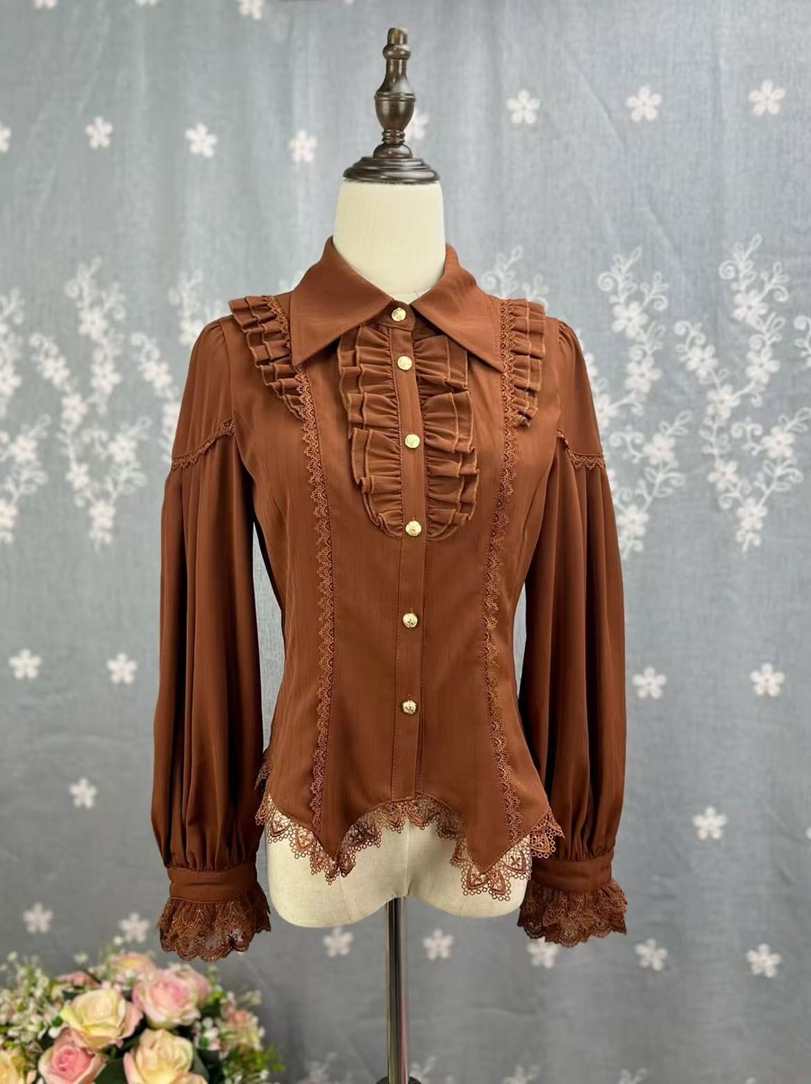 Design Concept:
This Lolita blouse features a pointed collar and long sleeves, crafted in a slim-fit vintage silhouette that blends classic elegance with modern Lolita charm. Available in White, Black, Burgundy, Gray, Beige, and Coffee, it offers versatile styling options to suit various outfits and occasions. The delicate tailoring and subtle detailing create a refined, timeless look, perfect for daily wear, tea parties, or seasonal Lolita ensembles.