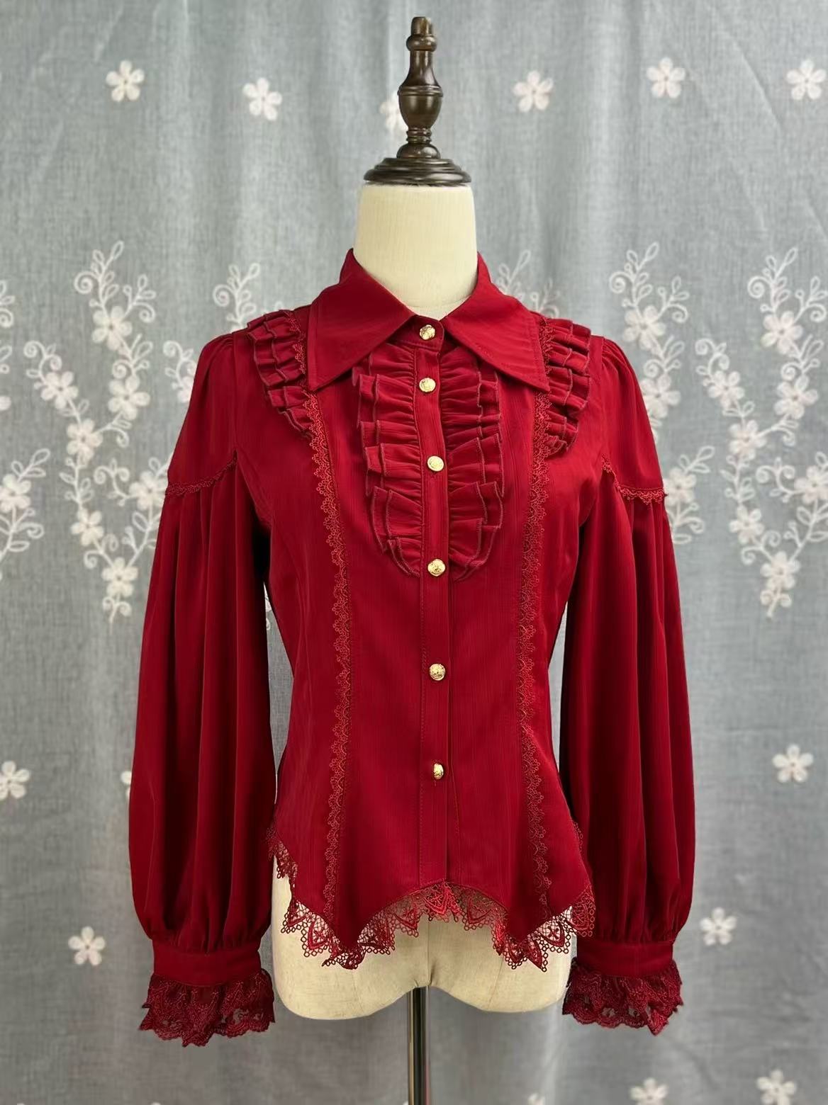 Design Concept:
This Lolita blouse features a pointed collar and long sleeves, crafted in a slim-fit vintage silhouette that blends classic elegance with modern Lolita charm. Available in White, Black, Burgundy, Gray, Beige, and Coffee, it offers versatile styling options to suit various outfits and occasions. The delicate tailoring and subtle detailing create a refined, timeless look, perfect for daily wear, tea parties, or seasonal Lolita ensembles.