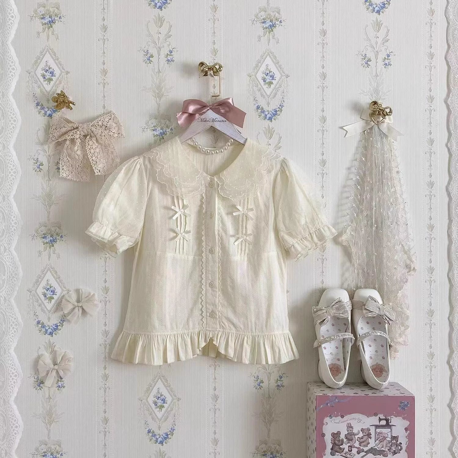 Design Concept:
This sweet Lolita blouse is designed with a short-sleeve cut and adorned with a delicate bow, perfectly capturing a cute and youthful charm. Crafted in white, soft light yellow, and pastel pink, the blouse offers versatile styling options to suit different moods and coordinates. The lightweight fabric ensures comfort while maintaining a refined silhouette, making it an ideal piece to layer under JSKs or pair with Lolita skirts. Whether for daily wear or a tea party, this blouse adds a playfu