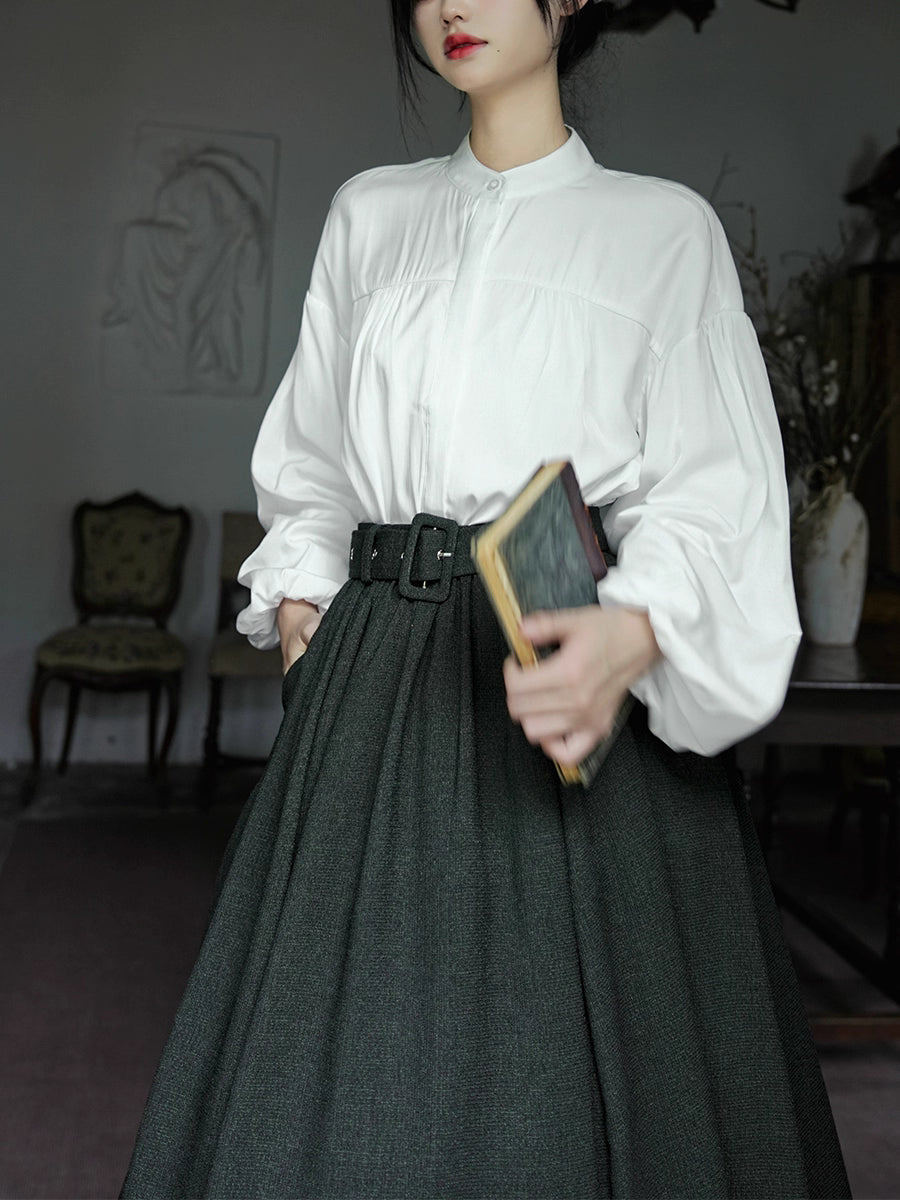 Design Concept
Embrace timeless elegance with this&nbsp;White Lolita-style vintage blouse, designed with delicate lantern sleeves and a graceful double-layer construction. The loose and airy fit offers both comfort and charm, while the crisp white hue enhances its refined, versatile look. Perfect for daily wear, casual outings, or tea party gatherings, this blouse seamlessly blends classic Lolita aesthetics with a touch of vintage sophistication.
