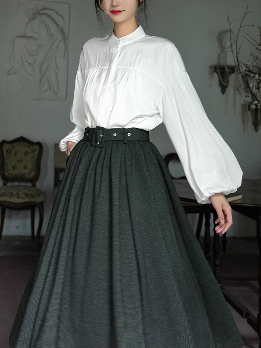 Design Concept
Embrace timeless elegance with this&nbsp;White Lolita-style vintage blouse, designed with delicate lantern sleeves and a graceful double-layer construction. The loose and airy fit offers both comfort and charm, while the crisp white hue enhances its refined, versatile look. Perfect for daily wear, casual outings, or tea party gatherings, this blouse seamlessly blends classic Lolita aesthetics with a touch of vintage sophistication.