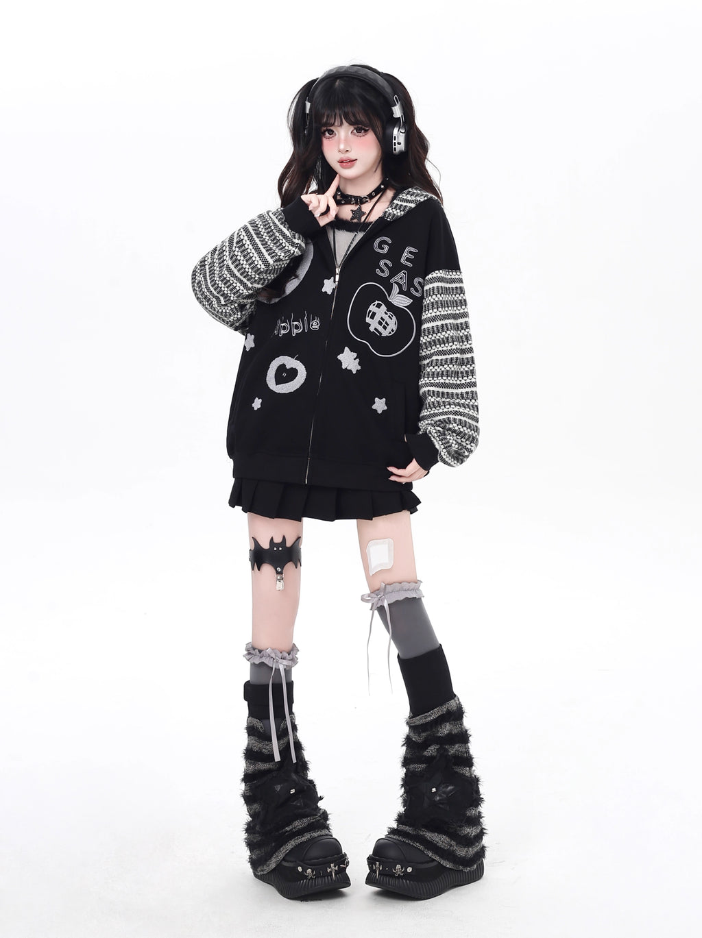 Inspired by quirky American desserts and urban street culture, this hoodie combines bold stripe contrast with detailed embroidery for a fun, laid-back vibe. The loose fit and soft fabric ensure all-day comfort, while the black and grey palette keeps it effortlessly cool. Sweet, edgy, and uniquely stylish.