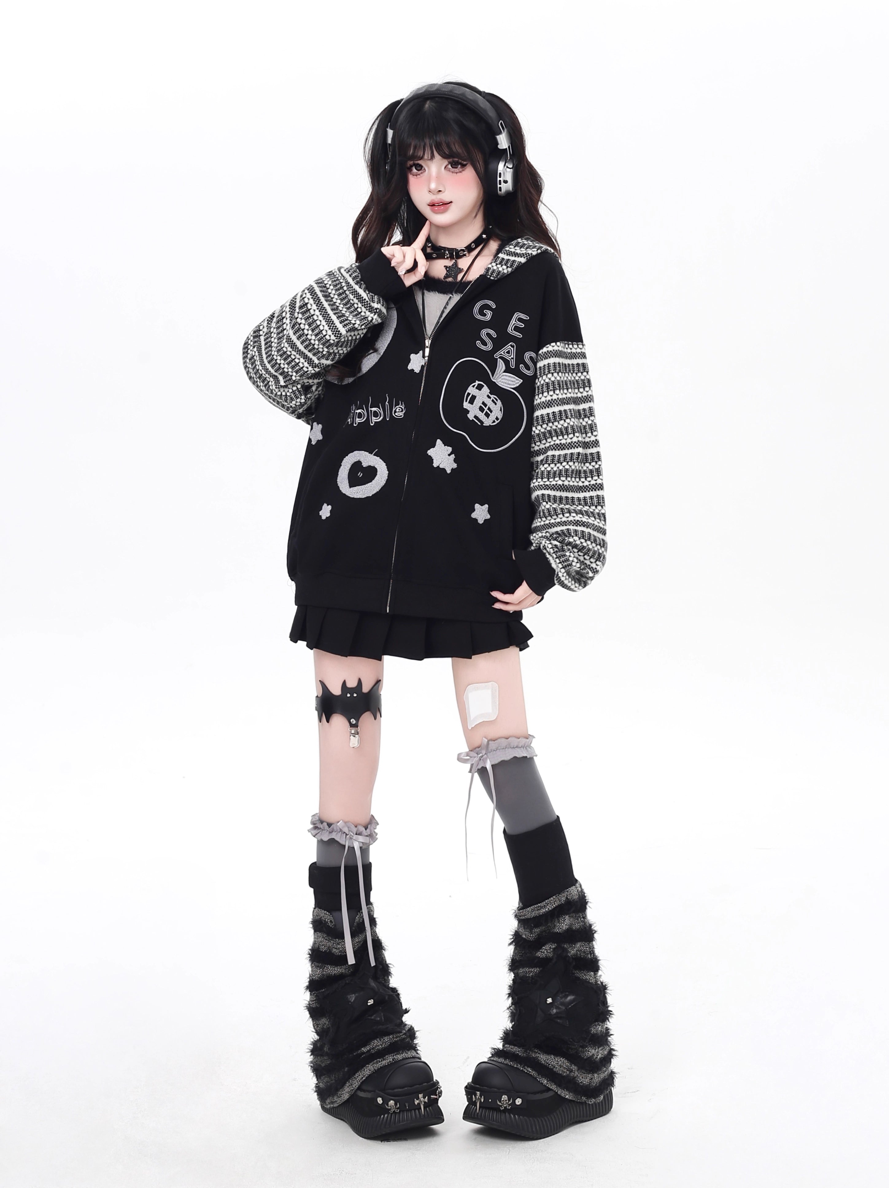 Inspired by quirky American desserts and urban street culture, this hoodie combines bold stripe contrast with detailed embroidery for a fun, laid-back vibe. The loose fit and soft fabric ensure all-day comfort, while the black and grey palette keeps it effortlessly cool. Sweet, edgy, and uniquely stylish.