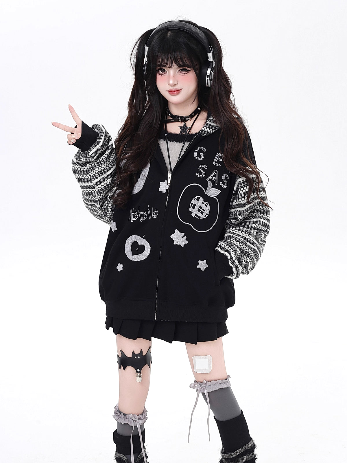 Inspired by quirky American desserts and urban street culture, this hoodie combines bold stripe contrast with detailed embroidery for a fun, laid-back vibe. The loose fit and soft fabric ensure all-day comfort, while the black and grey palette keeps it effortlessly cool. Sweet, edgy, and uniquely stylish.