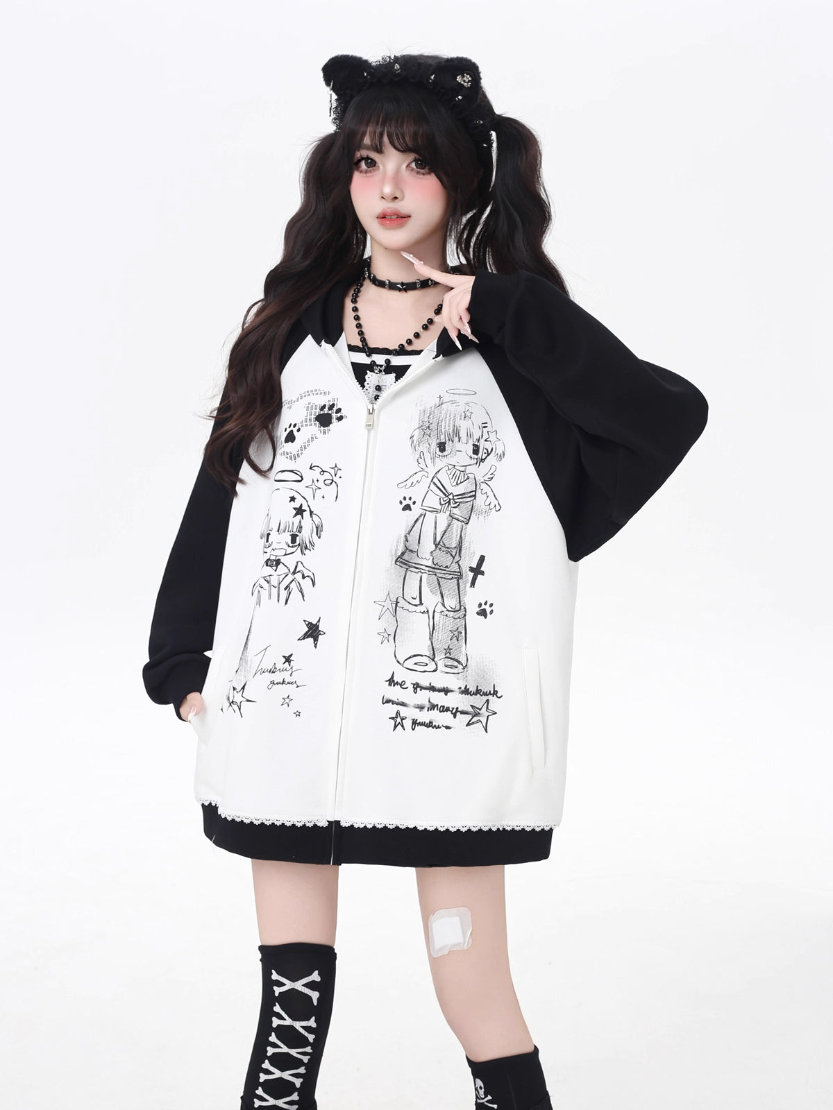 This Lolita Coats Japanese-inspired hoodie combines playful manga print elements with a soft color-block design in black, white, pink, and apricot. Crafted for a relaxed, loose fit, it offers casual comfort while adding a touch of Y2K and Japanese streetwear charm to your autumn wardrobe. Perfect for daily wear, the lightweight fabric ensures ease of movement, and the cozy hood adds both style and practicality. This versatile piece effortlessly blends cute, edgy, and casual aesthetics for a standout seasona