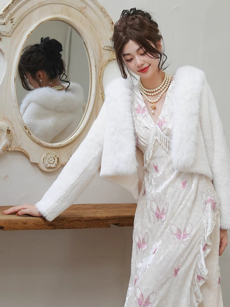 Inspired by the ethereal texture of cloud mousse, this wrap embodies luxurious comfort. Crafted from incredibly soft, plush faux mink fur, it offers a guilt-free, vegan-friendly opulence. The pure white hue and elegant shawl collar design evoke timeless French elegance. Lightweight yet cozy, it's the perfect statement piece for effortless style and sublime warmth, blending ethical fashion with a touch of romantic sophistication.