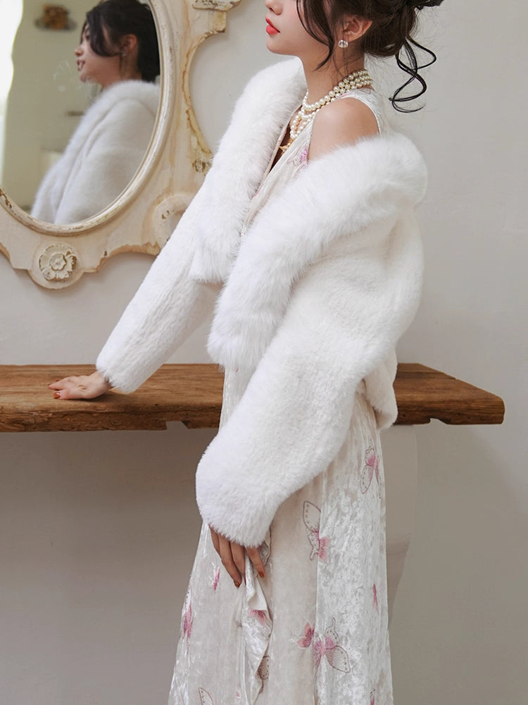 Inspired by the ethereal texture of cloud mousse, this wrap embodies luxurious comfort. Crafted from incredibly soft, plush faux mink fur, it offers a guilt-free, vegan-friendly opulence. The pure white hue and elegant shawl collar design evoke timeless French elegance. Lightweight yet cozy, it's the perfect statement piece for effortless style and sublime warmth, blending ethical fashion with a touch of romantic sophistication.