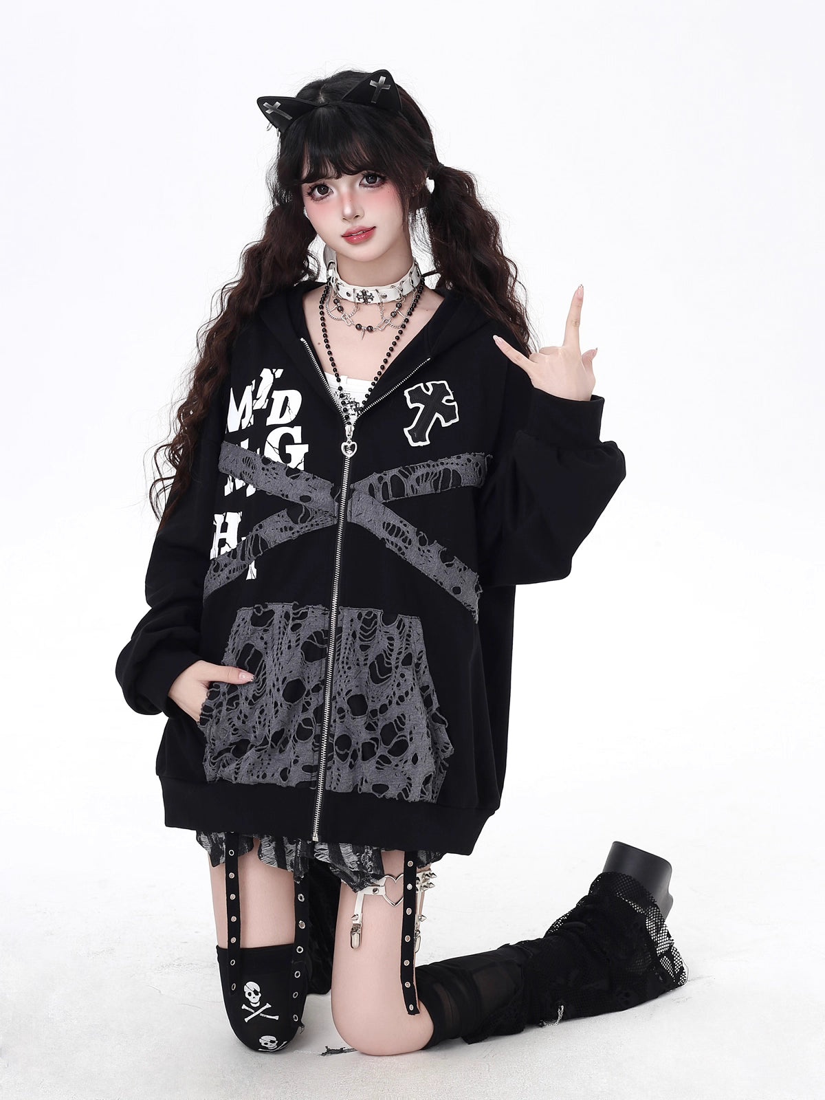 Raw-edged and rebellious, this hoodie features a distressed破洞 design and an original kitten graphic, channeling underground alt youth culture. The oversized fit and muted grey-black palette keep it effortlessly cool, while soft brushed fleece offers cozy comfort. For those who wear their attitude on their sleeve—literally.
