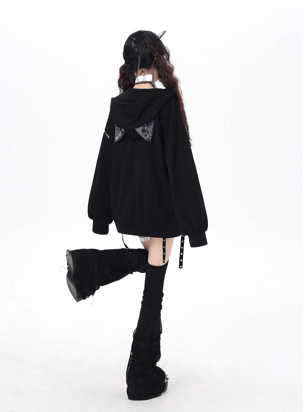 Raw-edged and rebellious, this hoodie features a distressed破洞 design and an original kitten graphic, channeling underground alt youth culture. The oversized fit and muted grey-black palette keep it effortlessly cool, while soft brushed fleece offers cozy comfort. For those who wear their attitude on their sleeve—literally.