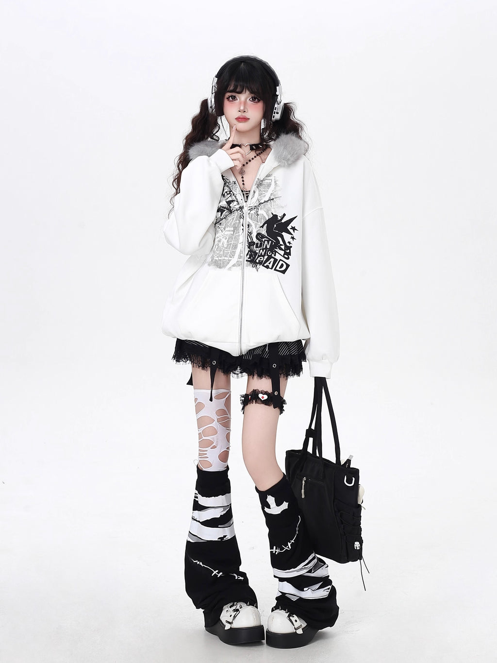 Mixing retro aesthetics with modern functionality, this hoodie features a removable faux fur-lined hood for versatile styling. The oversized cut and neutral grey-white palette offer effortless urban vibes, while brushed fleece interior ensures cozy warmth. Ideal for expressing low-key, laid-back street style with a nostalgic twist.