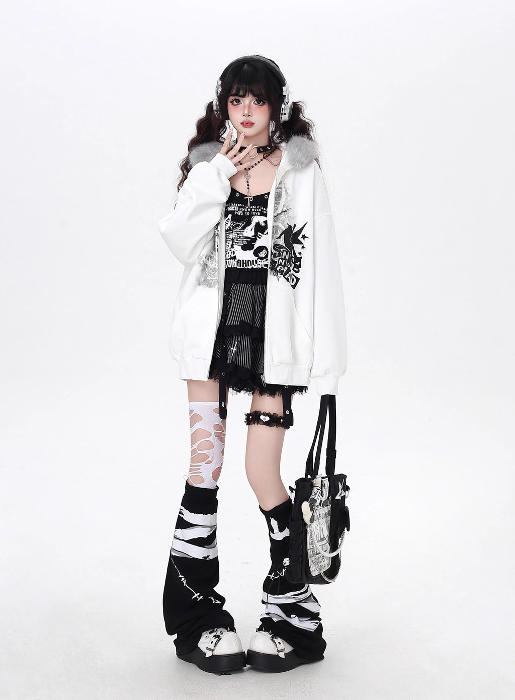 Mixing retro aesthetics with modern functionality, this hoodie features a removable faux fur-lined hood for versatile styling. The oversized cut and neutral grey-white palette offer effortless urban vibes, while brushed fleece interior ensures cozy warmth. Ideal for expressing low-key, laid-back street style with a nostalgic twist.