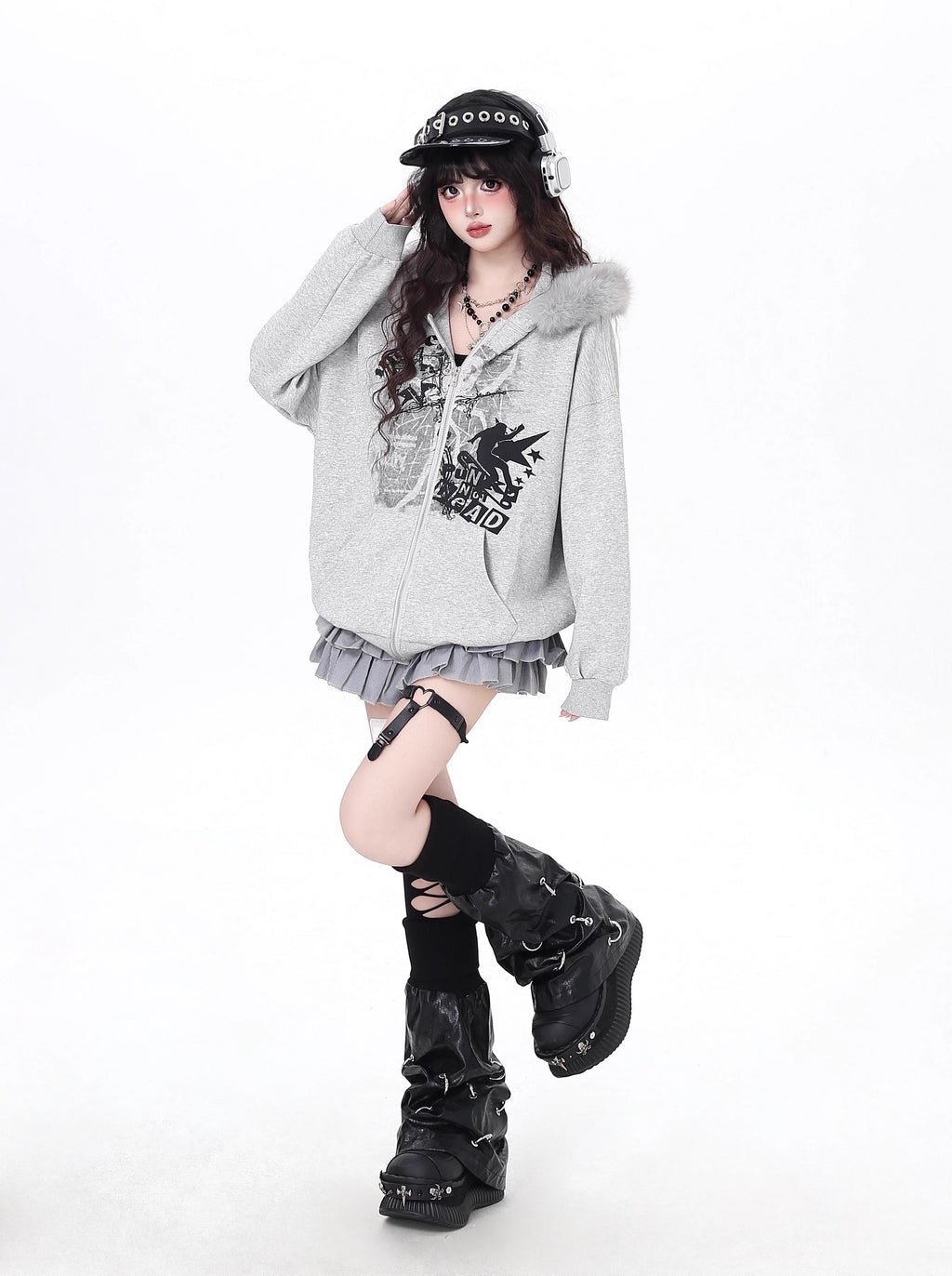 Mixing retro aesthetics with modern functionality, this hoodie features a removable faux fur-lined hood for versatile styling. The oversized cut and neutral grey-white palette offer effortless urban vibes, while brushed fleece interior ensures cozy warmth. Ideal for expressing low-key, laid-back street style with a nostalgic twist.