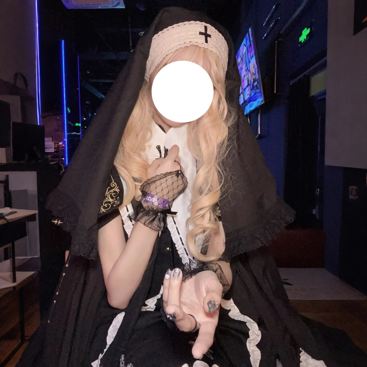 Design Concept:
This Gothic Lolita nun-style hair accessory is available in Beige with Black Veil and White with Black Veil, combining elegance with a punk-inspired edge. The elastic band ensures a secure and comfortable fit, while the soft, lightweight fabric allows the veil to drape naturally. Perfectly suited for Halloween, cosplay, themed gatherings, or daily Lolita styling, it adds a dramatic yet refined touch to any outfit.