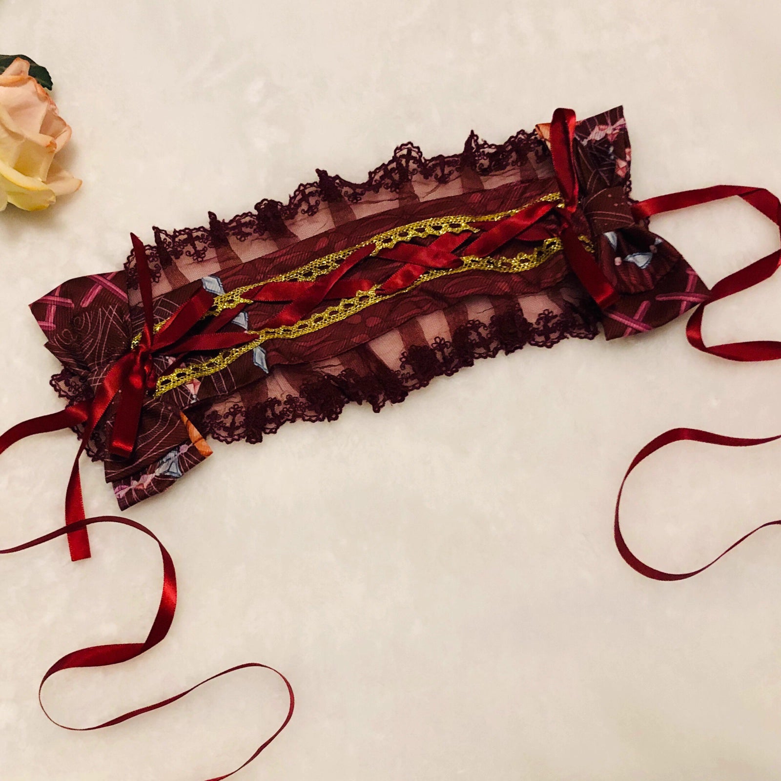 Design Concept:
This Lolita hair accessory features a delicate lace KC-style headband, combining elegance with everyday wearability. Designed for tea parties, casual outings, and seasonal events, it adds a charming and feminine touch to any Lolita hairstyle. Available in Burgundy and Brown, it complements both sweet and classic Lolita aesthetics.