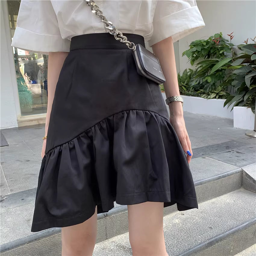 Design Concept:
This Lolita skirt in black features an irregular hemline with a high-waist A-line puffed silhouette, designed to flatter the figure while offering a playful, elegant look. The voluminous shape helps conceal hips naturally, combining style and comfort for daily wear, tea parties, or casual Lolita gatherings. Crafted from soft, breathable fabric, it maintains structure while allowing easy movement, making it a versatile addition to any Lolita wardrobe.