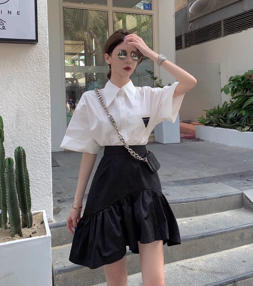 Design Concept:
This Lolita skirt in black features an irregular hemline with a high-waist A-line puffed silhouette, designed to flatter the figure while offering a playful, elegant look. The voluminous shape helps conceal hips naturally, combining style and comfort for daily wear, tea parties, or casual Lolita gatherings. Crafted from soft, breathable fabric, it maintains structure while allowing easy movement, making it a versatile addition to any Lolita wardrobe.
