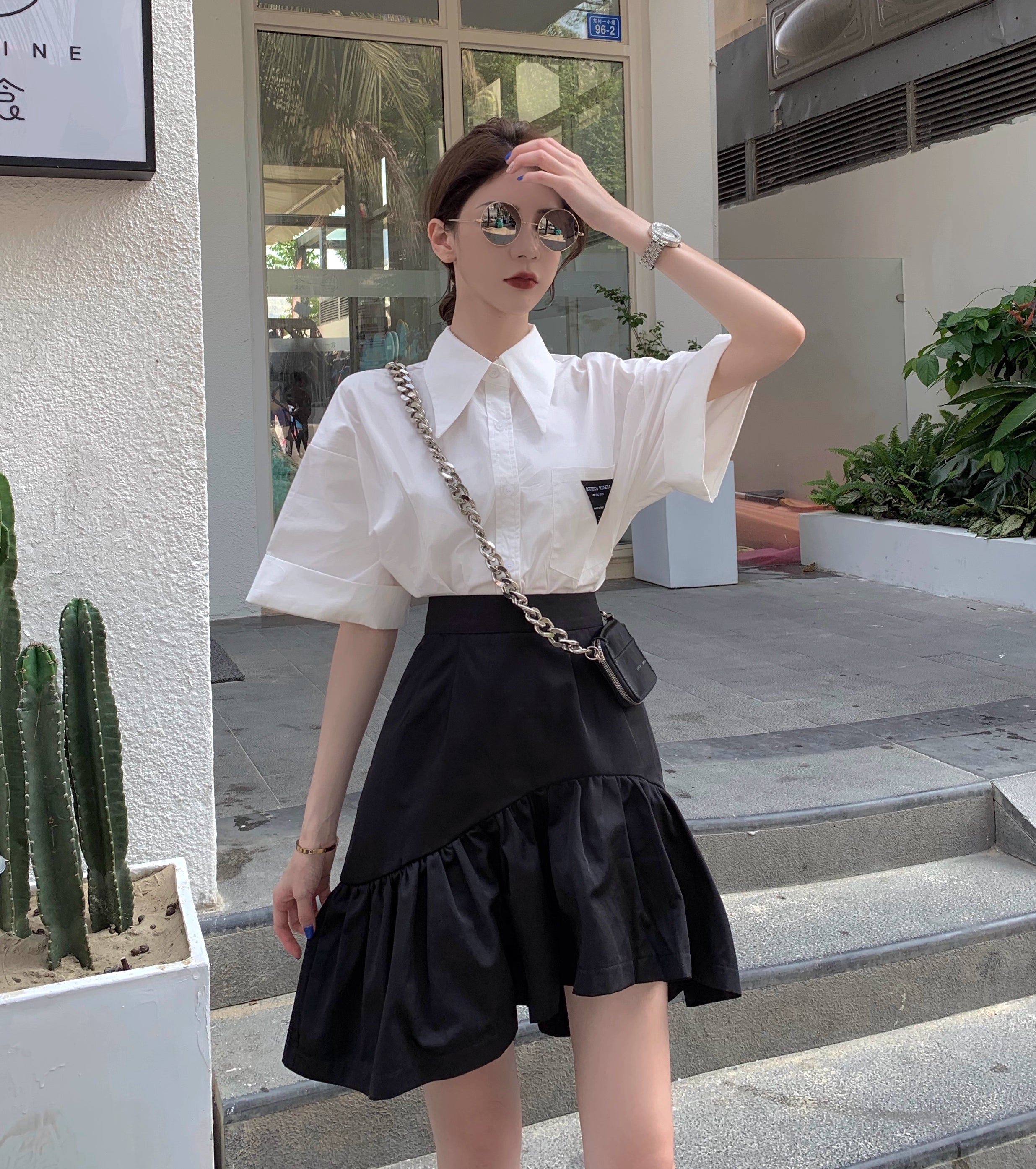 Design Concept:
This Lolita skirt in black features an irregular hemline with a high-waist A-line puffed silhouette, designed to flatter the figure while offering a playful, elegant look. The voluminous shape helps conceal hips naturally, combining style and comfort for daily wear, tea parties, or casual Lolita gatherings. Crafted from soft, breathable fabric, it maintains structure while allowing easy movement, making it a versatile addition to any Lolita wardrobe.