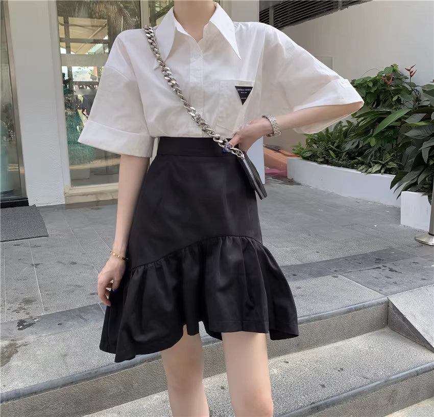 Design Concept:
This Lolita skirt in black features an irregular hemline with a high-waist A-line puffed silhouette, designed to flatter the figure while offering a playful, elegant look. The voluminous shape helps conceal hips naturally, combining style and comfort for daily wear, tea parties, or casual Lolita gatherings. Crafted from soft, breathable fabric, it maintains structure while allowing easy movement, making it a versatile addition to any Lolita wardrobe.