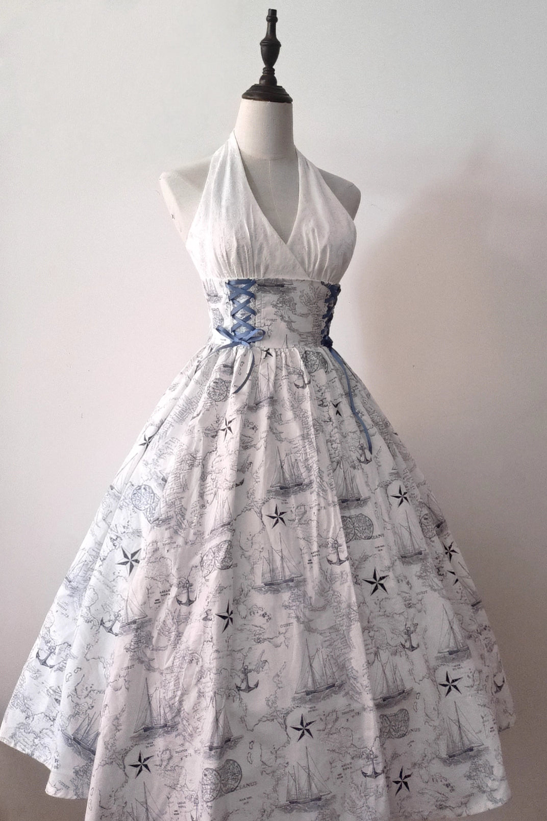 Design Concept:
This Lolita skirt in white features a charming nautical sailboat print and a high-waist puffed silhouette, showcasing a blend of vintage elegance and playful Lolita style. The generous skirt flare creates a graceful, voluminous look, perfect for daily wear, tea parties, or casual Lolita gatherings. Crafted from soft, breathable fabric, it offers comfort while maintaining a structured, eye-catching silhouette.