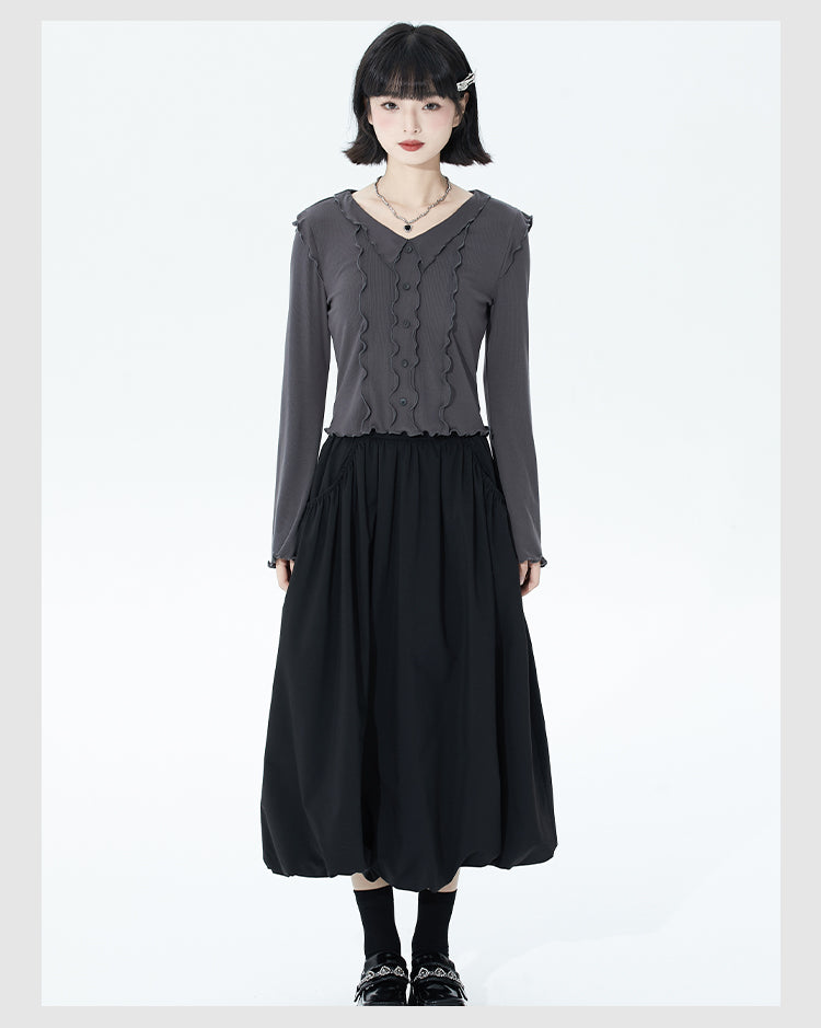 Bloom into summer elegance with this black ruffled midi skirt, designed to flatter petite frames. The elastic waist offers comfort and ease, while the gentle A-line silhouette and layered "bloom" hem create a romantic, flowing shape. Crafted from lightweight fabric for breathable warmth, this piece blends vintage charm with modern versatility. Perfect for garden parties, café dates, or elevating everyday style, it pairs effortlessly with blouses or casual tees. Embrace a touch of poetic drama and timeless g