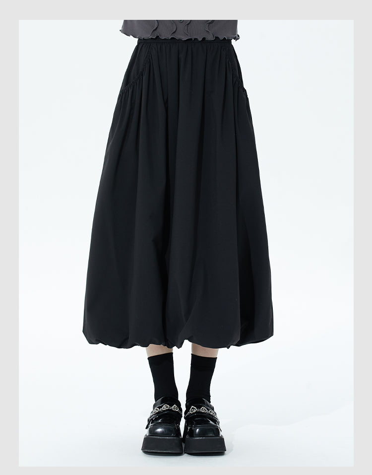Bloom into summer elegance with this black ruffled midi skirt, designed to flatter petite frames. The elastic waist offers comfort and ease, while the gentle A-line silhouette and layered "bloom" hem create a romantic, flowing shape. Crafted from lightweight fabric for breathable warmth, this piece blends vintage charm with modern versatility. Perfect for garden parties, café dates, or elevating everyday style, it pairs effortlessly with blouses or casual tees. Embrace a touch of poetic drama and timeless g