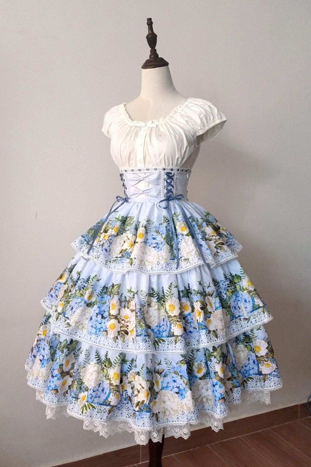 Bloom into elegance with this floral Lolita skirt, where vintage-inspired blossoms dance across a graceful A-line silhouette. The high-waist design accentuates your figure while the layered construction creates a light, airy volume perfect for spring gatherings. Delicate碎花印花 evokes the romance of a secret garden, crafted from premium fabric for both structure and comfort. Ideal for tea parties, garden events, or adding a touch of whimsy to everyday wear, this skirt celebrates the timeless beauty of nature t
