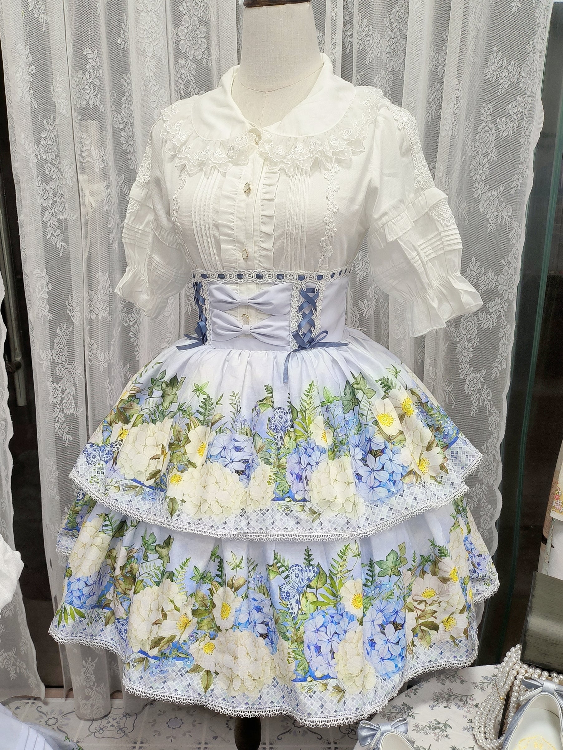 Bloom into elegance with this floral Lolita skirt, where vintage-inspired blossoms dance across a graceful A-line silhouette. The high-waist design accentuates your figure while the layered construction creates a light, airy volume perfect for spring gatherings. Delicate碎花印花 evokes the romance of a secret garden, crafted from premium fabric for both structure and comfort. Ideal for tea parties, garden events, or adding a touch of whimsy to everyday wear, this skirt celebrates the timeless beauty of nature t