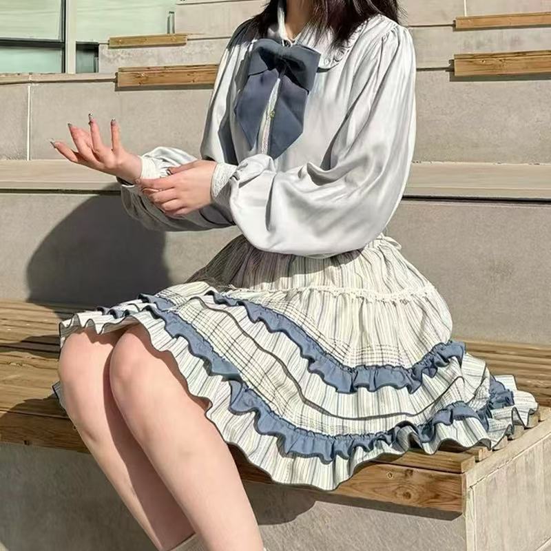 Design Concept:
This Lolita skirt features a charming white and blue patchwork design crafted from soft cotton. With its wide hem and voluminous silhouette, the skirt embodies a playful yet elegant Lolita style. The crisp color contrast adds freshness and vibrancy, making it perfect for daily wear, tea parties, or casual outings.